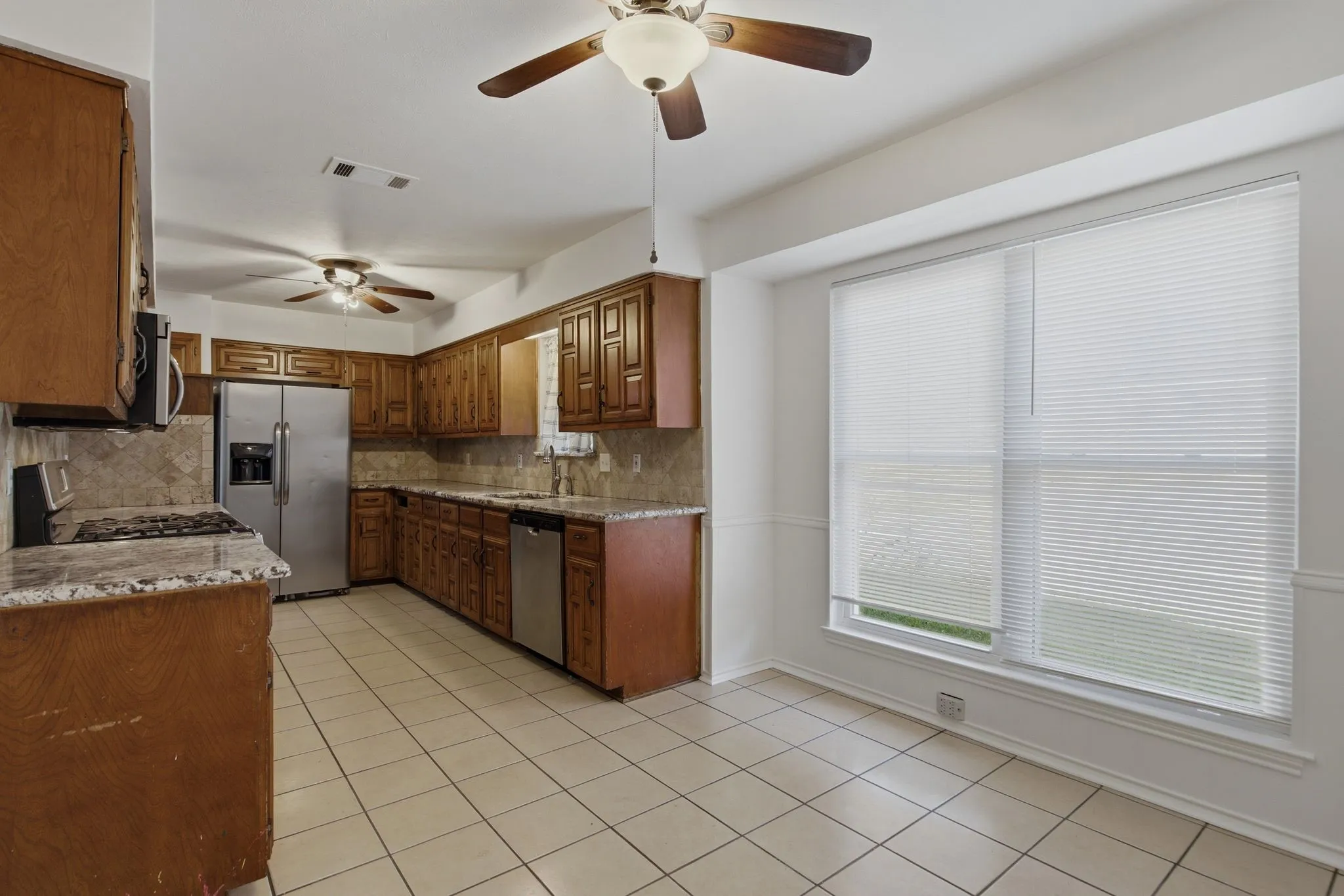 Single Family Residence For Rent in Dallas County , 2119 Pueblo Drive, Carrollton, Texas 75006, 3 Bedroom, 2 Bathroom, 2 Garage spaces, 1,916 Sqft, built in 1977, mls#21351991, Real Estate Agent in Carrollton, Homes For Rent in Dallas county, Homes For Rent in Carrollton, Realtor in Carrollton Texas, Real Estate Brokerage Independent Realty Texas, Luminita Cordes Realtor