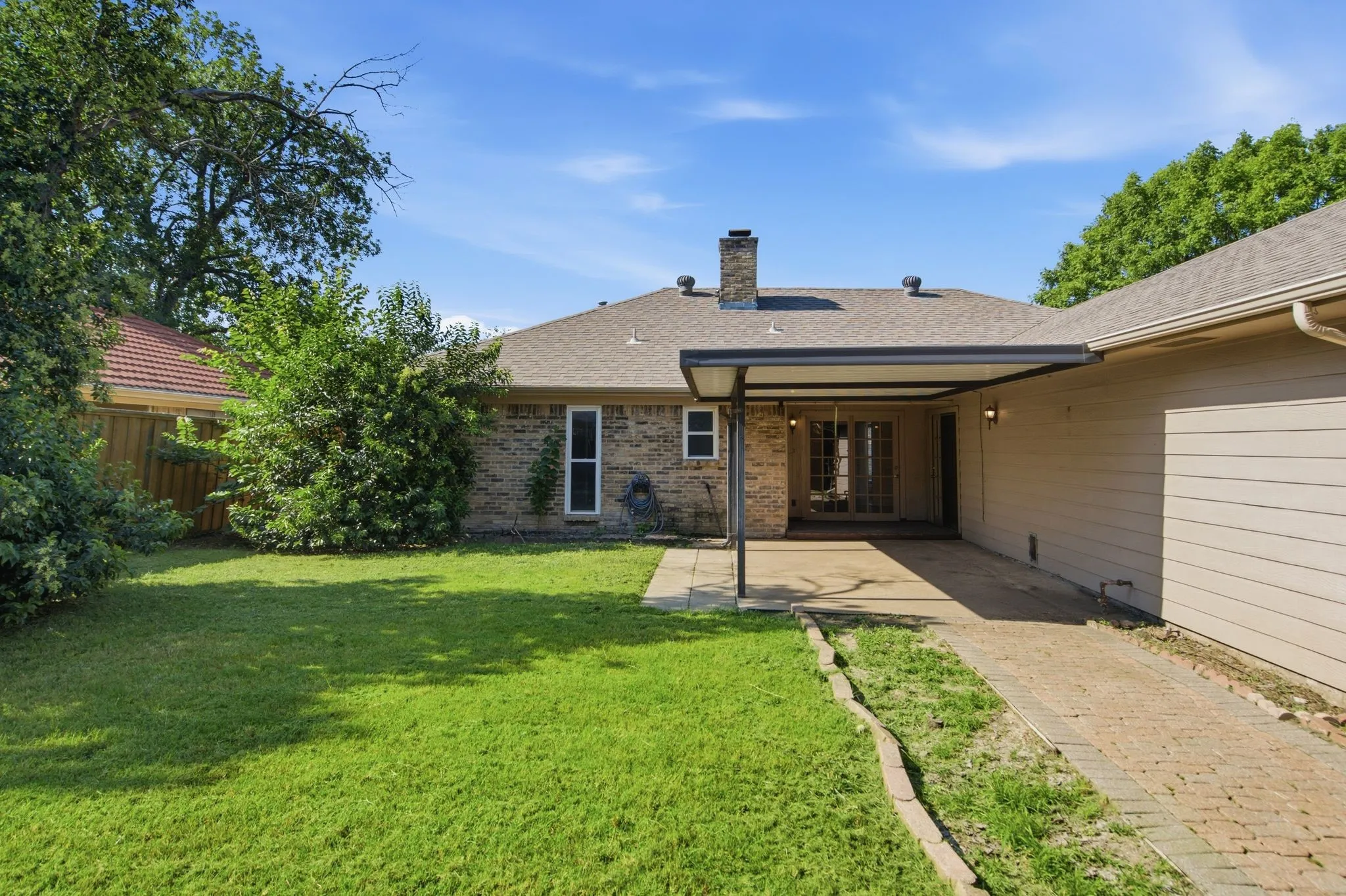 Single Family Residence For Rent in Dallas County , 2119 Pueblo Drive, Carrollton, Texas 75006, 3 Bedroom, 2 Bathroom, 2 Garage spaces, 1,916 Sqft, built in 1977, mls#21351991, Real Estate Agent in Carrollton, Homes For Rent in Dallas county, Homes For Rent in Carrollton, Realtor in Carrollton Texas, Real Estate Brokerage Independent Realty Texas, Luminita Cordes Realtor