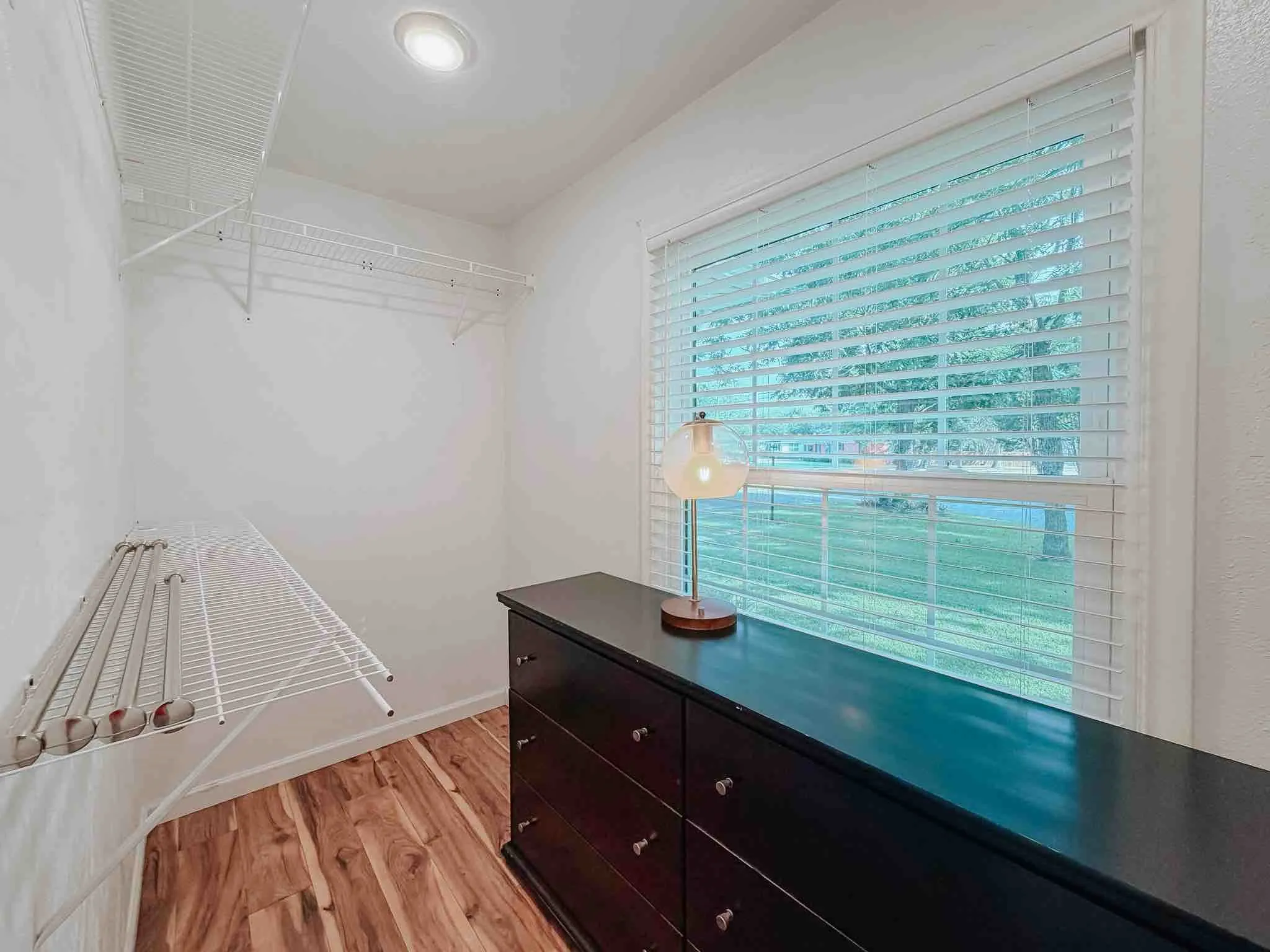 Single Family Residence For Sale in Ellis County , 602 Richmond Lane, Waxahachie, Texas 75165, 3 Bedroom, 2 Bathroom, Garage spaces, 1,374 Sqft, built in 1957, mls#21354073, Real Estate Agent in Waxahachie, Homes For Sale in Ellis county, Homes For Sale in Waxahachie, Realtor in Waxahachie Texas, Real Estate Brokerage Independent Realty Texas, Luminita Cordes Realtor