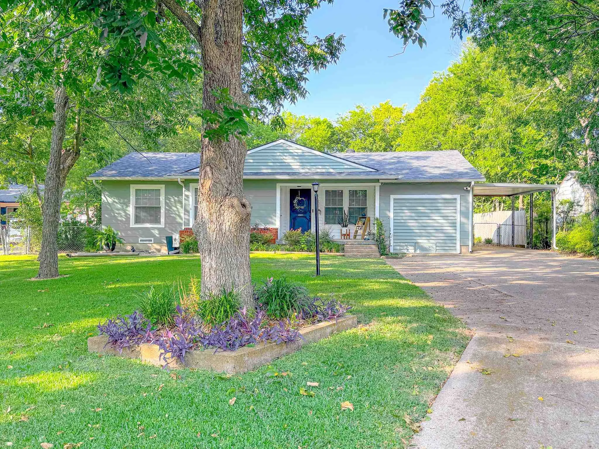 Single Family Residence For Sale in Ellis County , 602 Richmond Lane, Waxahachie, Texas 75165, 3 Bedroom, 2 Bathroom, Garage spaces, 1,374 Sqft, built in 1957, mls#21354073, Real Estate Agent in Waxahachie, Homes For Sale in Ellis county, Homes For Sale in Waxahachie, Realtor in Waxahachie Texas, Real Estate Brokerage Independent Realty Texas, Luminita Cordes Realtor