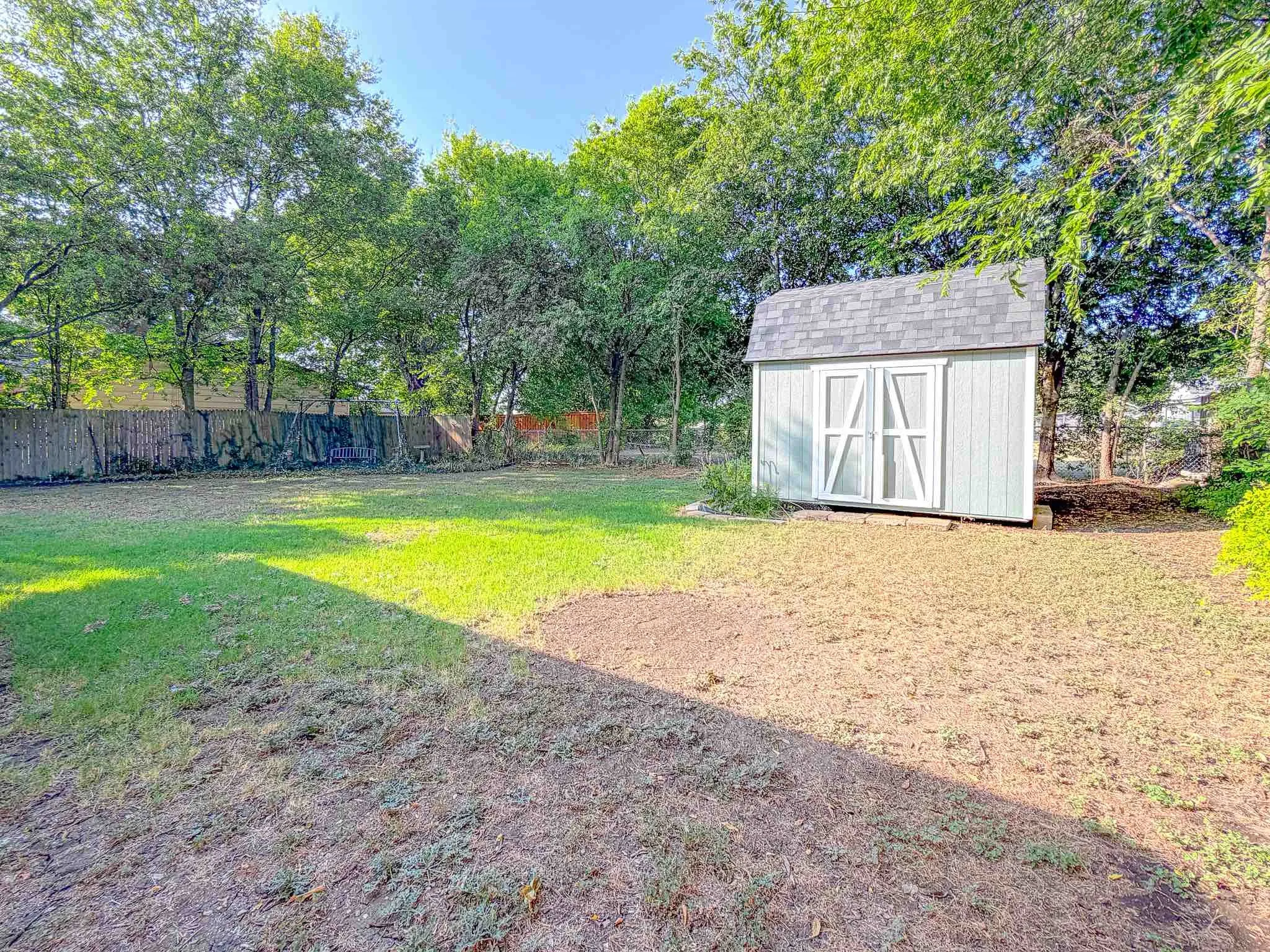 Single Family Residence For Sale in Ellis County , 602 Richmond Lane, Waxahachie, Texas 75165, 3 Bedroom, 2 Bathroom, Garage spaces, 1,374 Sqft, built in 1957, mls#21354073, Real Estate Agent in Waxahachie, Homes For Sale in Ellis county, Homes For Sale in Waxahachie, Realtor in Waxahachie Texas, Real Estate Brokerage Independent Realty Texas, Luminita Cordes Realtor