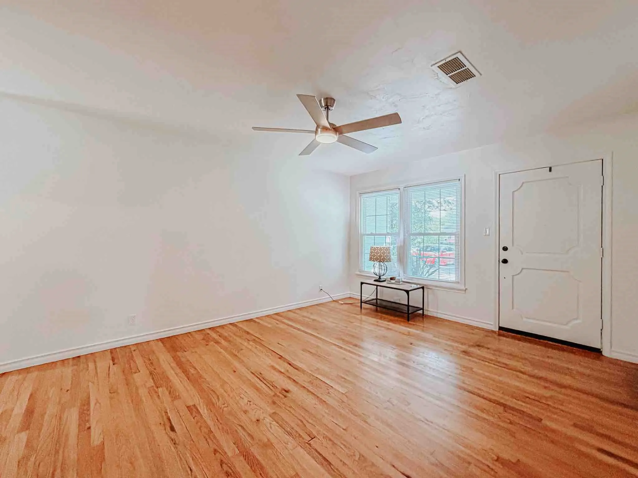 Single Family Residence For Sale in Ellis County , 602 Richmond Lane, Waxahachie, Texas 75165, 3 Bedroom, 2 Bathroom, Garage spaces, 1,374 Sqft, built in 1957, mls#21354073, Real Estate Agent in Waxahachie, Homes For Sale in Ellis county, Homes For Sale in Waxahachie, Realtor in Waxahachie Texas, Real Estate Brokerage Independent Realty Texas, Luminita Cordes Realtor