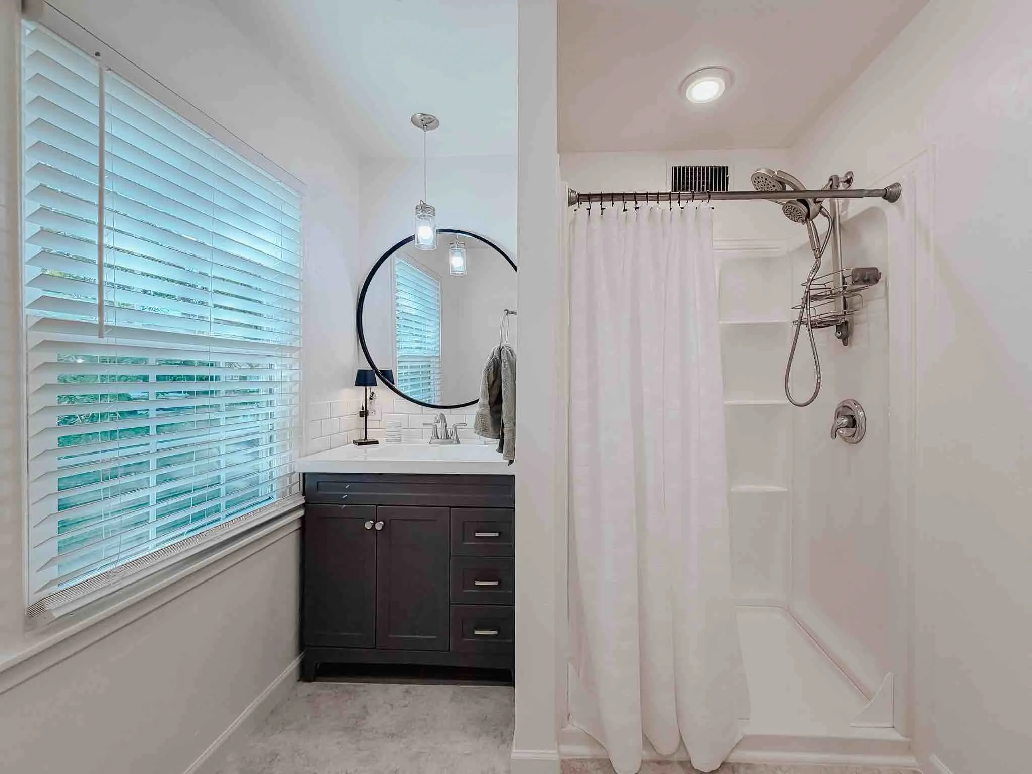 Single Family Residence For Sale in Ellis County , 602 Richmond Lane, Waxahachie, Texas 75165, 3 Bedroom, 2 Bathroom, Garage spaces, 1,374 Sqft, built in 1957, mls#21354073, Real Estate Agent in Waxahachie, Homes For Sale in Ellis county, Homes For Sale in Waxahachie, Realtor in Waxahachie Texas, Real Estate Brokerage Independent Realty Texas, Luminita Cordes Realtor