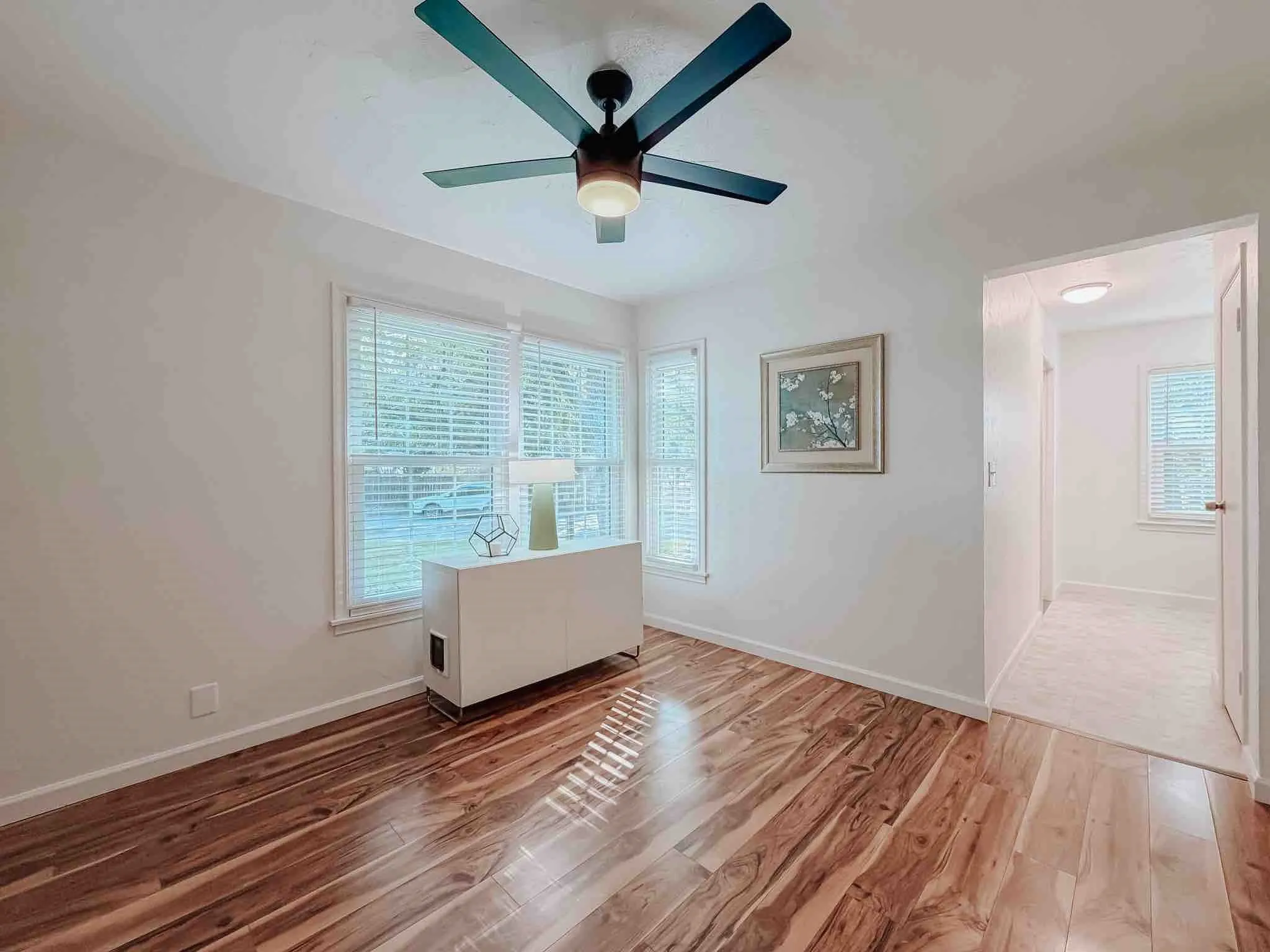 Single Family Residence For Sale in Ellis County , 602 Richmond Lane, Waxahachie, Texas 75165, 3 Bedroom, 2 Bathroom, Garage spaces, 1,374 Sqft, built in 1957, mls#21354073, Real Estate Agent in Waxahachie, Homes For Sale in Ellis county, Homes For Sale in Waxahachie, Realtor in Waxahachie Texas, Real Estate Brokerage Independent Realty Texas, Luminita Cordes Realtor