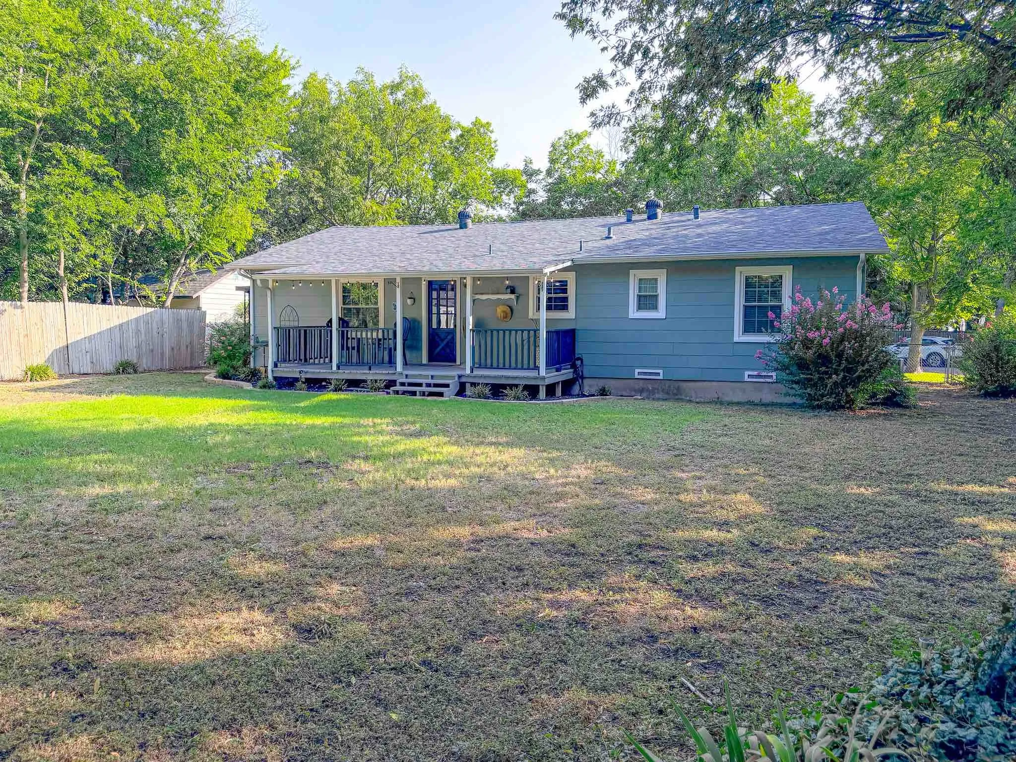 Single Family Residence For Sale in Ellis County , 602 Richmond Lane, Waxahachie, Texas 75165, 3 Bedroom, 2 Bathroom, Garage spaces, 1,374 Sqft, built in 1957, mls#21354073, Real Estate Agent in Waxahachie, Homes For Sale in Ellis county, Homes For Sale in Waxahachie, Realtor in Waxahachie Texas, Real Estate Brokerage Independent Realty Texas, Luminita Cordes Realtor