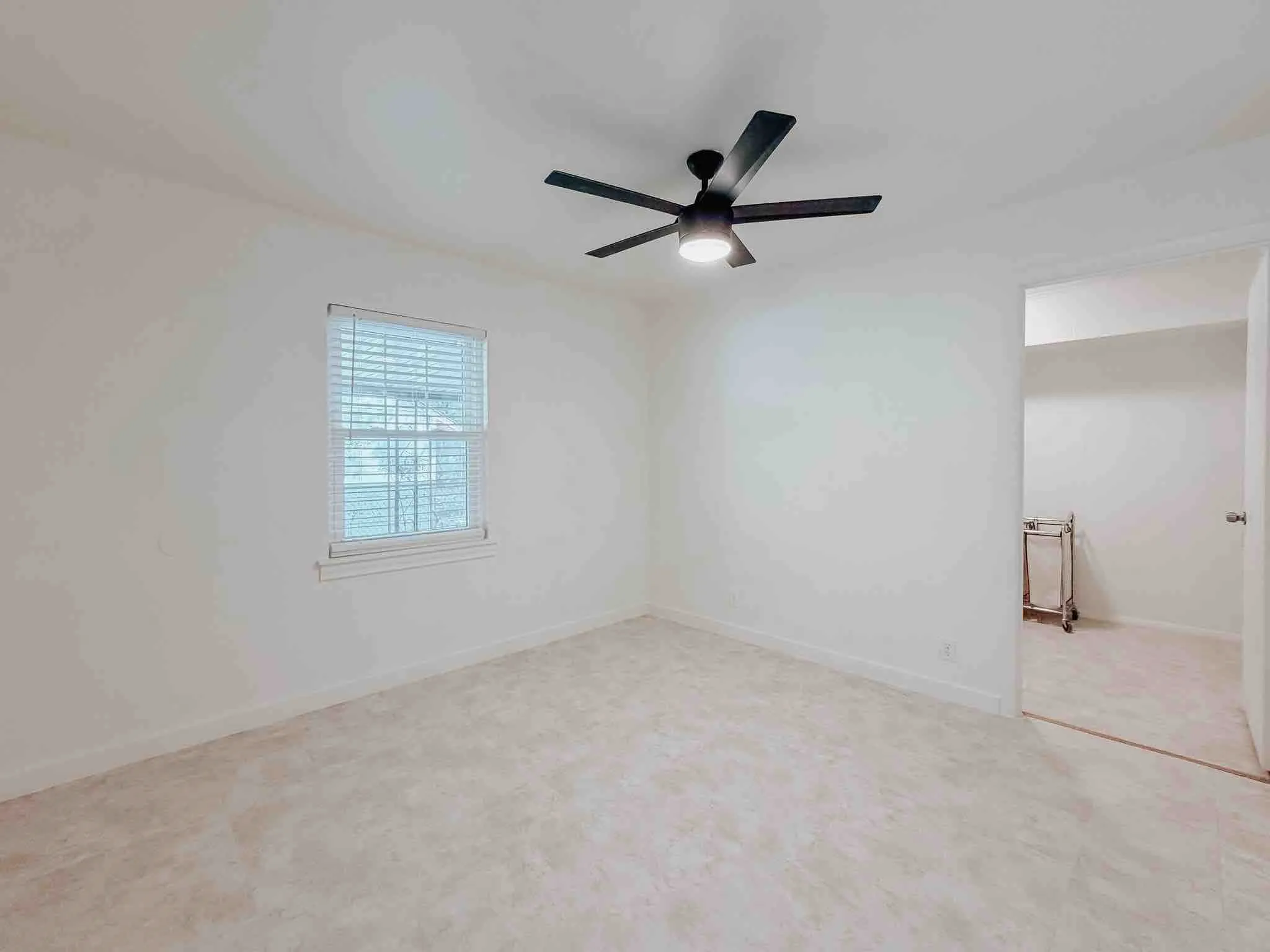 Single Family Residence For Sale in Ellis County , 602 Richmond Lane, Waxahachie, Texas 75165, 3 Bedroom, 2 Bathroom, Garage spaces, 1,374 Sqft, built in 1957, mls#21354073, Real Estate Agent in Waxahachie, Homes For Sale in Ellis county, Homes For Sale in Waxahachie, Realtor in Waxahachie Texas, Real Estate Brokerage Independent Realty Texas, Luminita Cordes Realtor