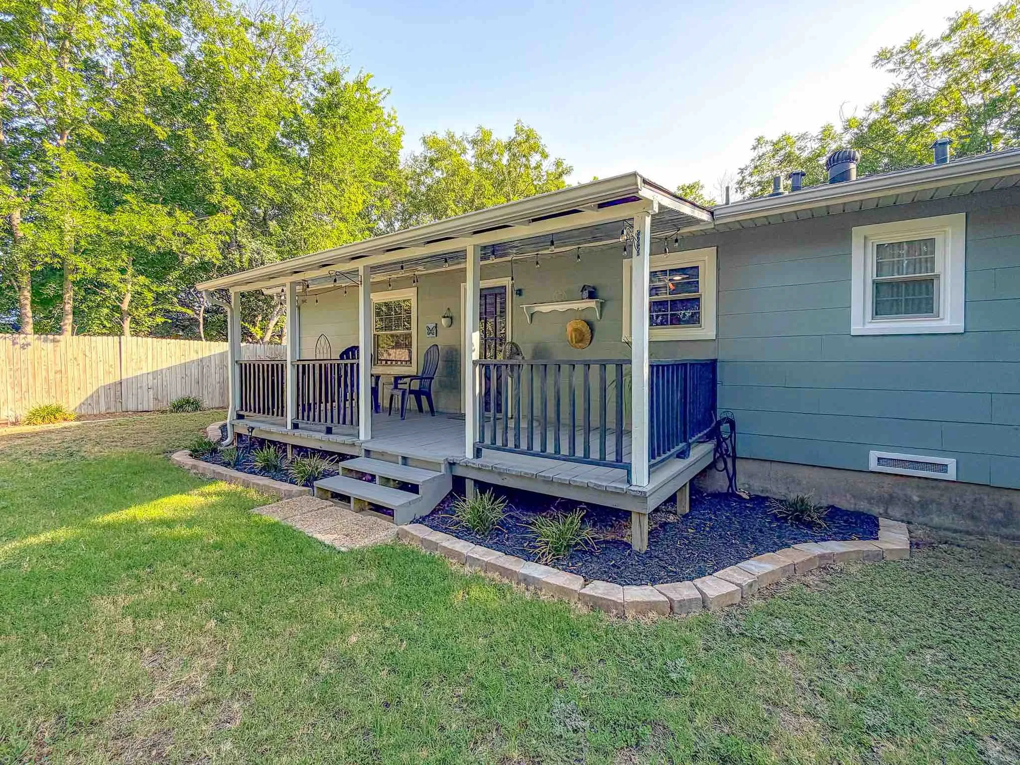 Single Family Residence For Sale in Ellis County , 602 Richmond Lane, Waxahachie, Texas 75165, 3 Bedroom, 2 Bathroom, Garage spaces, 1,374 Sqft, built in 1957, mls#21354073, Real Estate Agent in Waxahachie, Homes For Sale in Ellis county, Homes For Sale in Waxahachie, Realtor in Waxahachie Texas, Real Estate Brokerage Independent Realty Texas, Luminita Cordes Realtor