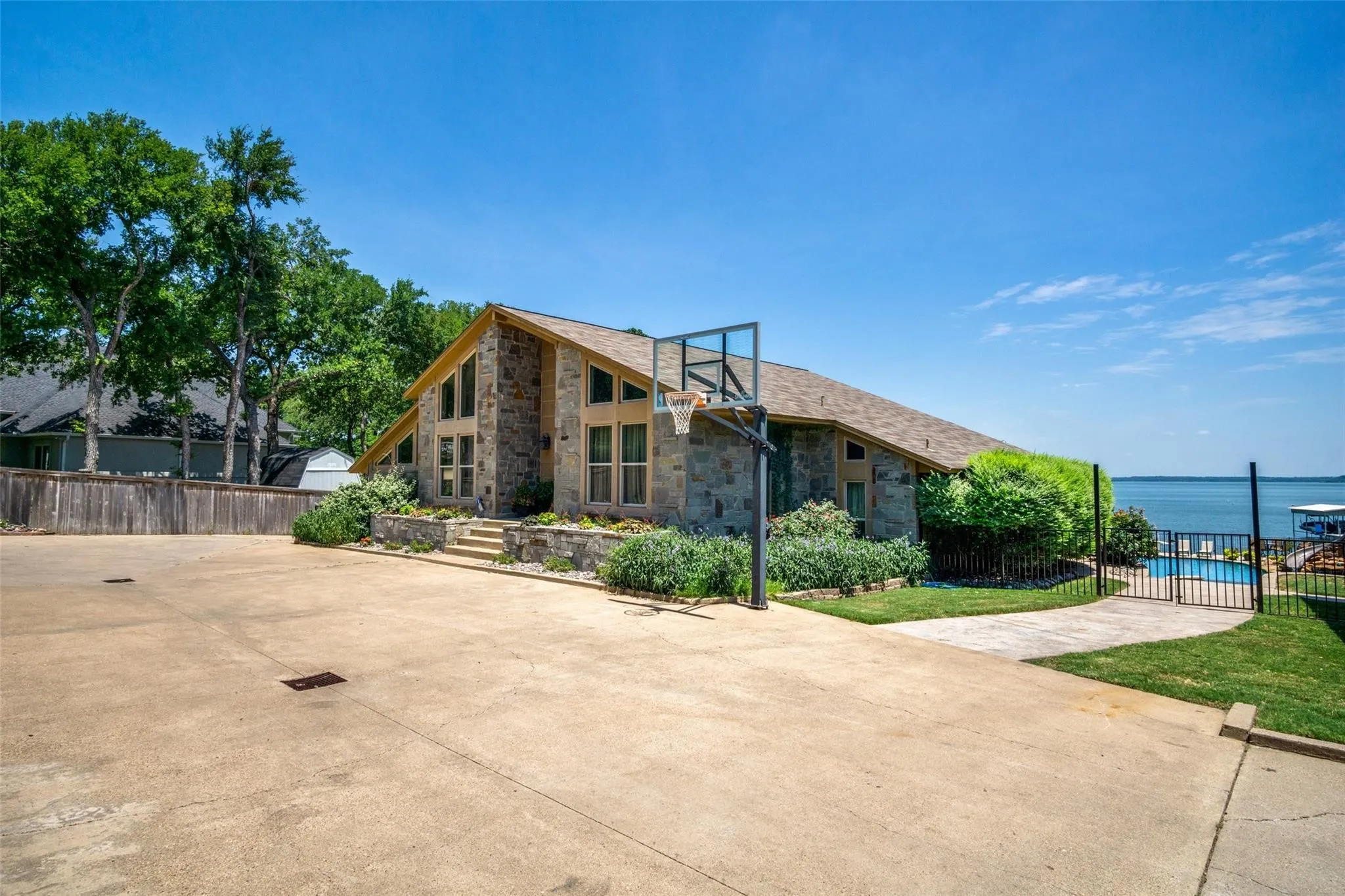 Single Family Residence For Sale in Tarrant County , 6600 Wells Burnett Road, Fort Worth, Texas 76135, 14 Bedroom, 7 Bathroom, 8 Garage spaces, 6,862 Sqft, built in 1963, Price $2,895,000, mls#21353034, Real Estate Agent in Fort Worth, Homes For Sale in Tarrant county, Homes For Sale in Fort Worth, Realtor in Fort Worth Texas, Real Estate Brokerage Independent Realty Texas, Luminita Cordes Realtor