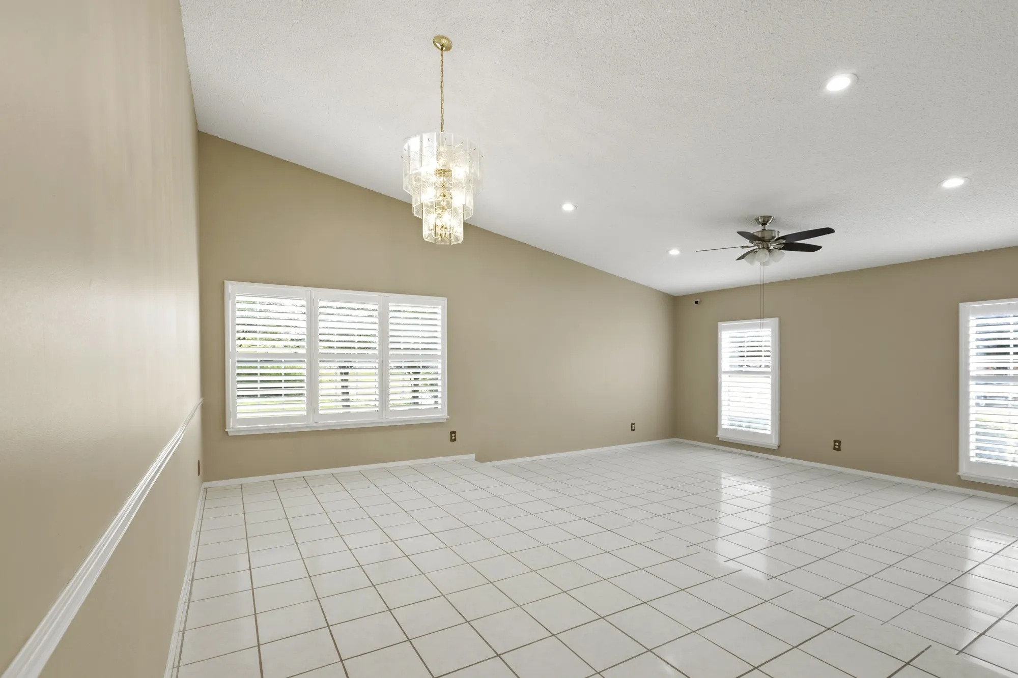 Single Family Residence For Sale in Dallas County , 413 Hardwood Trail, Mesquite, Texas 75150, 4 Bedroom, 2 Bathroom, Garage spaces, 3,364 Sqft, built in 1979, mls#21356105, Real Estate Agent in Mesquite, Homes For Sale in Dallas county, Homes For Sale in Mesquite, Realtor in Mesquite Texas, Real Estate Brokerage Independent Realty Texas, Luminita Cordes Realtor