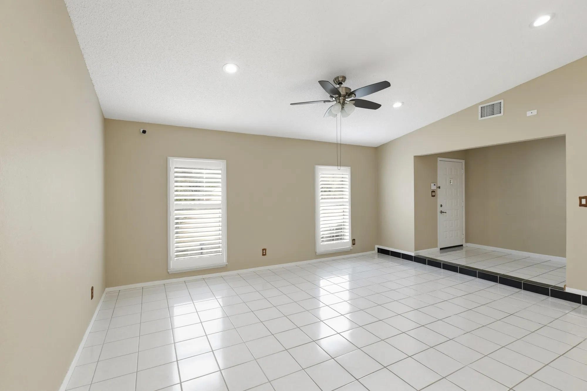 Single Family Residence For Sale in Dallas County , 413 Hardwood Trail, Mesquite, Texas 75150, 4 Bedroom, 2 Bathroom, Garage spaces, 3,364 Sqft, built in 1979, mls#21356105, Real Estate Agent in Mesquite, Homes For Sale in Dallas county, Homes For Sale in Mesquite, Realtor in Mesquite Texas, Real Estate Brokerage Independent Realty Texas, Luminita Cordes Realtor