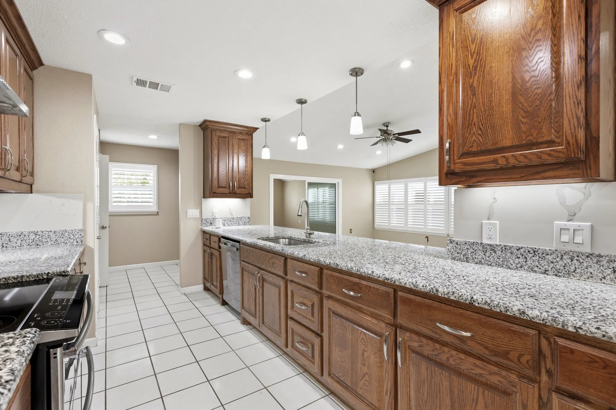 Single Family Residence For Sale in Dallas County , 413 Hardwood Trail, Mesquite, Texas 75150, 4 Bedroom, 2 Bathroom, Garage spaces, 3,364 Sqft, built in 1979, mls#21356105, Real Estate Agent in Mesquite, Homes For Sale in Dallas county, Homes For Sale in Mesquite, Realtor in Mesquite Texas, Real Estate Brokerage Independent Realty Texas, Luminita Cordes Realtor