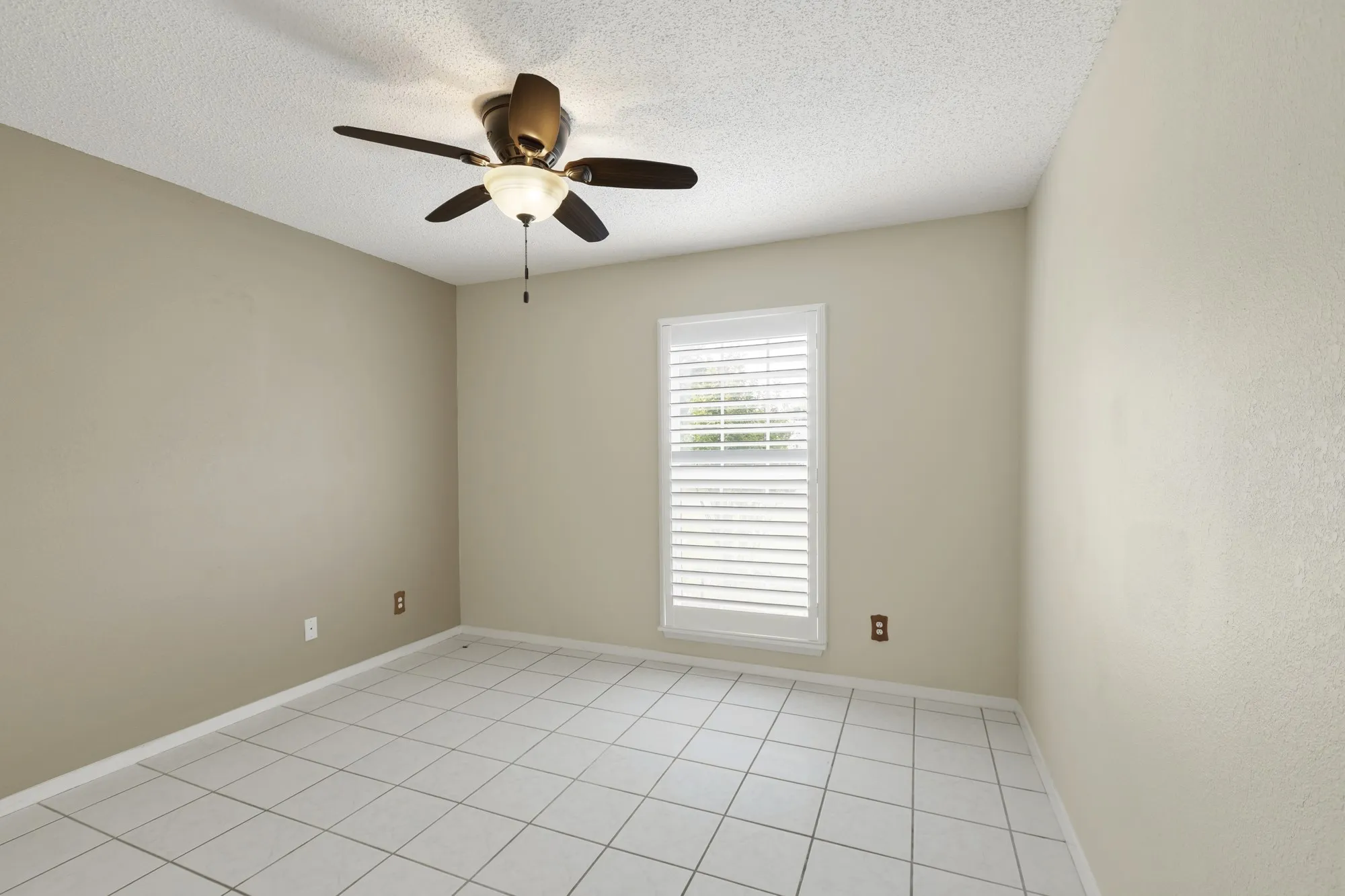 Single Family Residence For Sale in Dallas County , 413 Hardwood Trail, Mesquite, Texas 75150, 4 Bedroom, 2 Bathroom, Garage spaces, 3,364 Sqft, built in 1979, mls#21356105, Real Estate Agent in Mesquite, Homes For Sale in Dallas county, Homes For Sale in Mesquite, Realtor in Mesquite Texas, Real Estate Brokerage Independent Realty Texas, Luminita Cordes Realtor