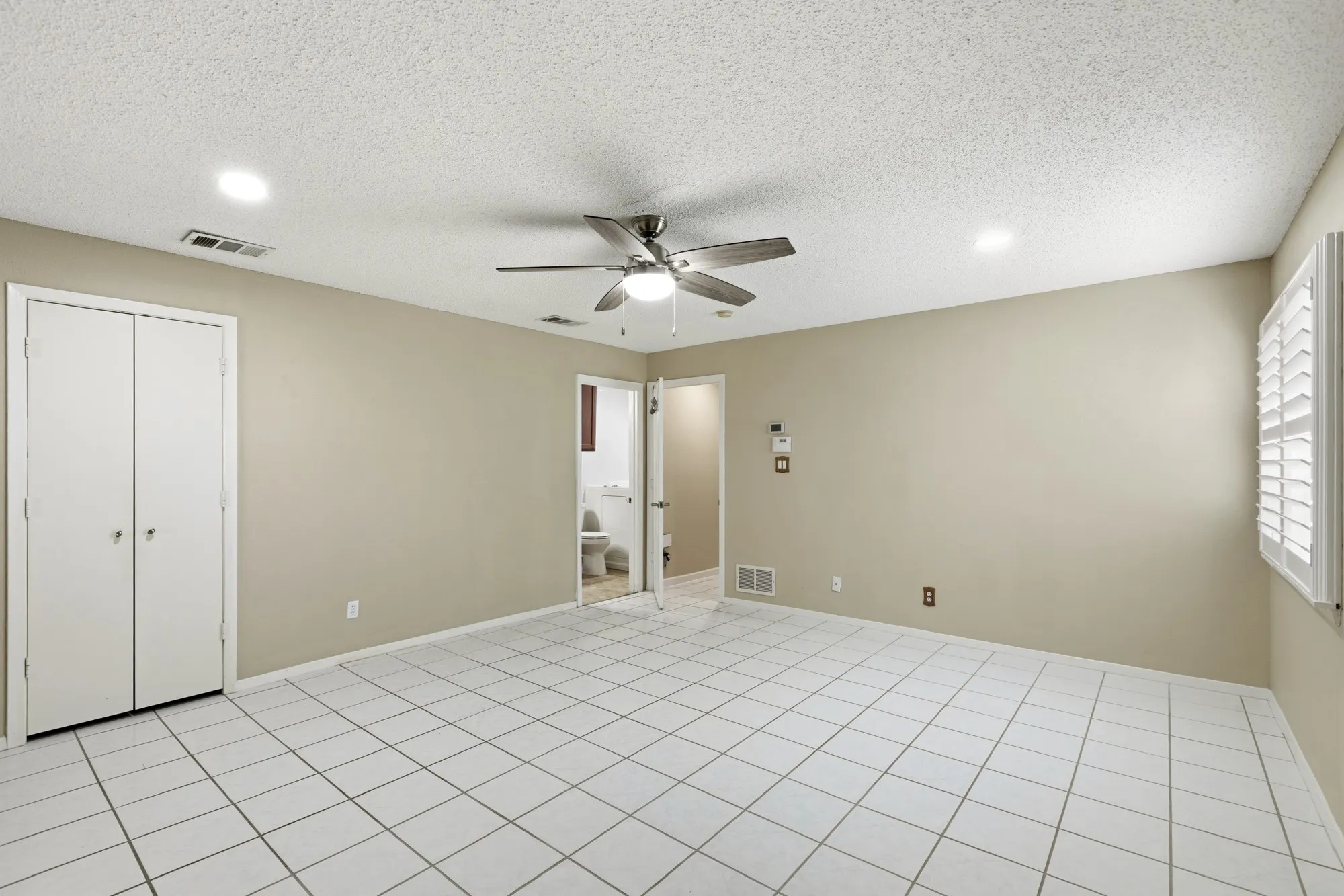 Single Family Residence For Sale in Dallas County , 413 Hardwood Trail, Mesquite, Texas 75150, 4 Bedroom, 2 Bathroom, Garage spaces, 3,364 Sqft, built in 1979, mls#21356105, Real Estate Agent in Mesquite, Homes For Sale in Dallas county, Homes For Sale in Mesquite, Realtor in Mesquite Texas, Real Estate Brokerage Independent Realty Texas, Luminita Cordes Realtor