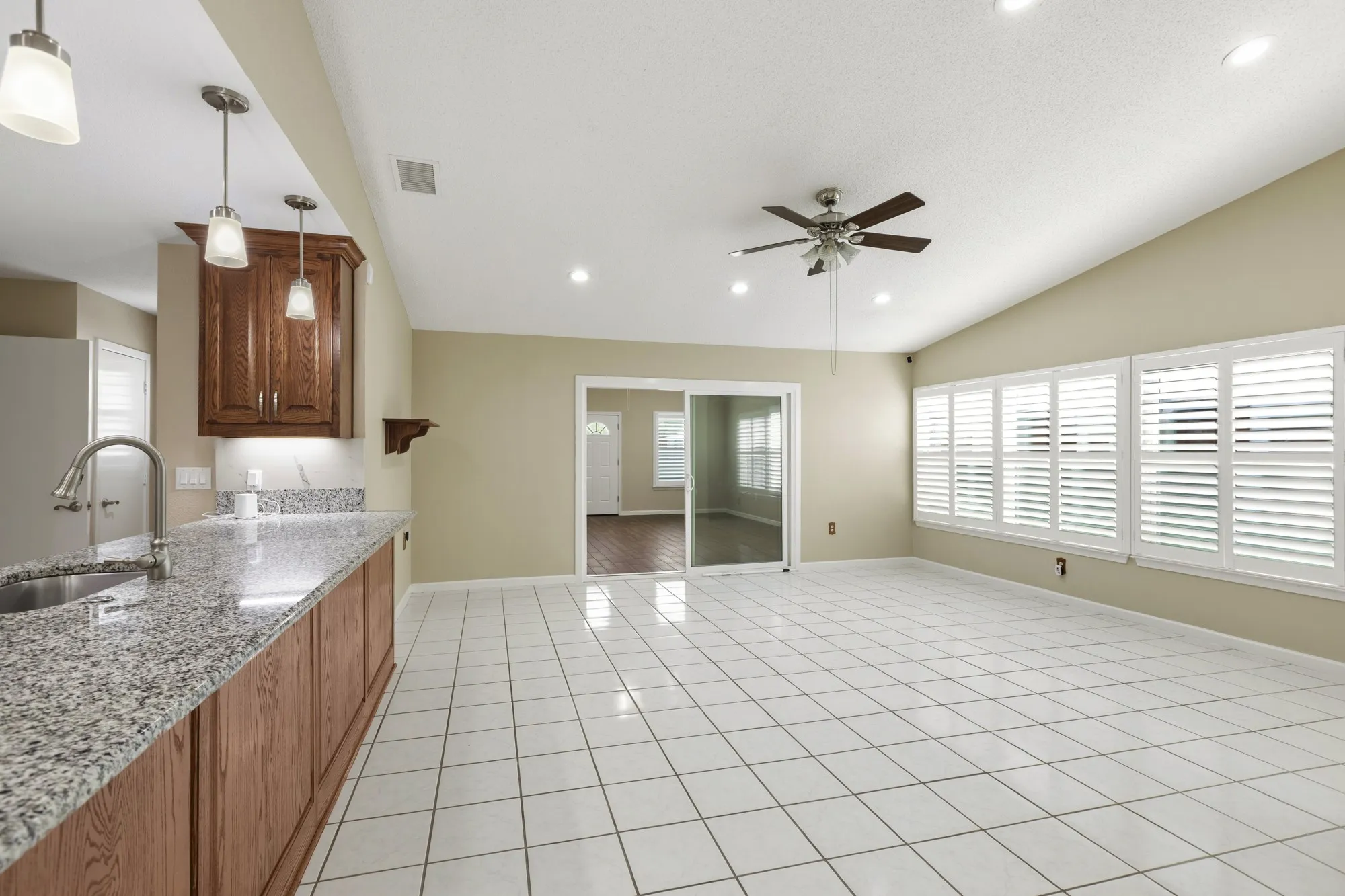 Single Family Residence For Sale in Dallas County , 413 Hardwood Trail, Mesquite, Texas 75150, 4 Bedroom, 2 Bathroom, Garage spaces, 3,364 Sqft, built in 1979, mls#21356105, Real Estate Agent in Mesquite, Homes For Sale in Dallas county, Homes For Sale in Mesquite, Realtor in Mesquite Texas, Real Estate Brokerage Independent Realty Texas, Luminita Cordes Realtor