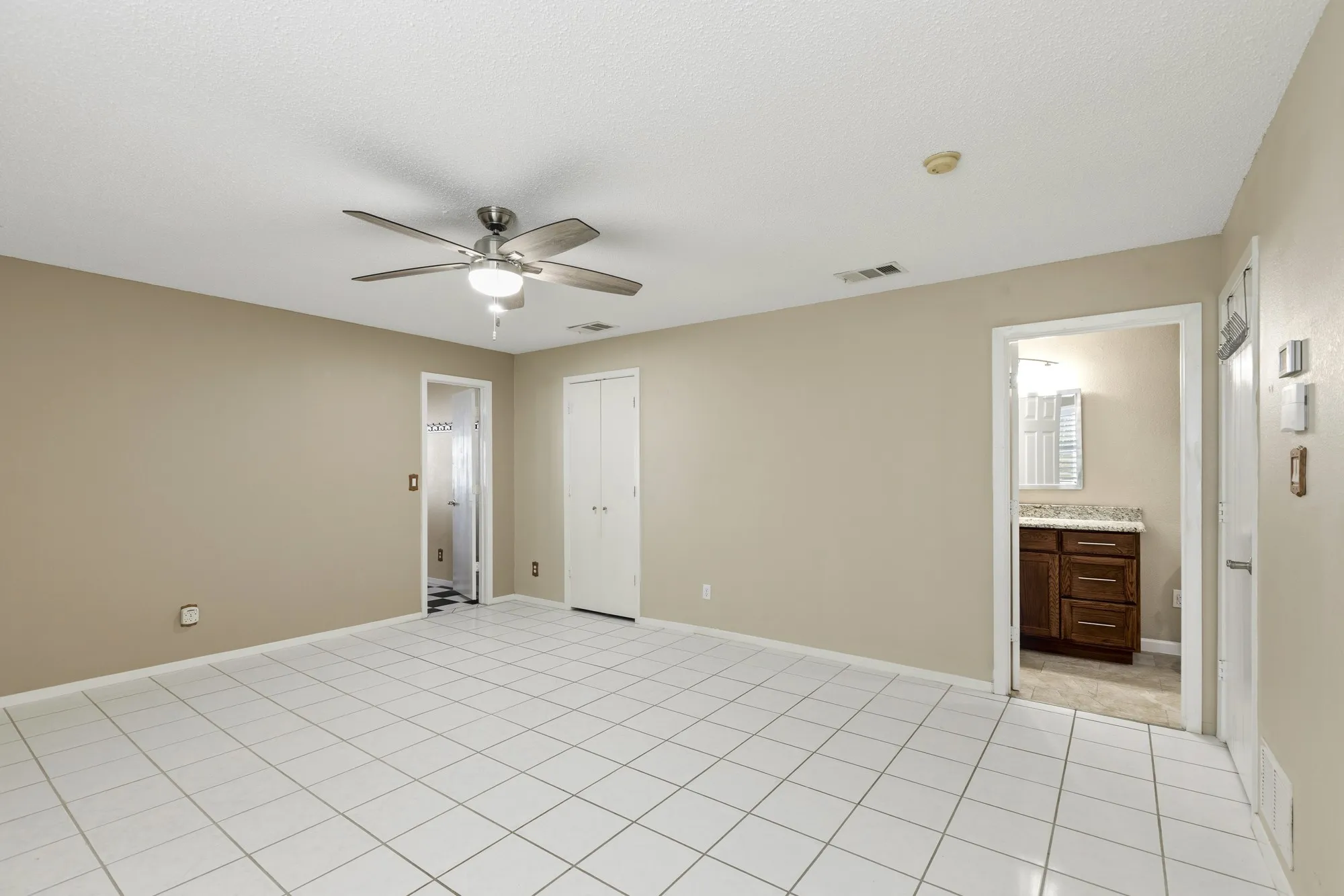 Single Family Residence For Sale in Dallas County , 413 Hardwood Trail, Mesquite, Texas 75150, 4 Bedroom, 2 Bathroom, Garage spaces, 3,364 Sqft, built in 1979, mls#21356105, Real Estate Agent in Mesquite, Homes For Sale in Dallas county, Homes For Sale in Mesquite, Realtor in Mesquite Texas, Real Estate Brokerage Independent Realty Texas, Luminita Cordes Realtor