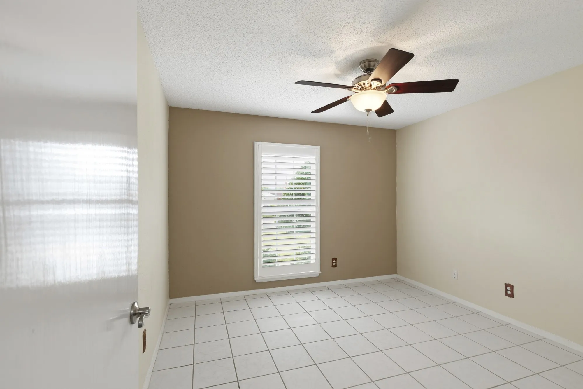 Single Family Residence For Sale in Dallas County , 413 Hardwood Trail, Mesquite, Texas 75150, 4 Bedroom, 2 Bathroom, Garage spaces, 3,364 Sqft, built in 1979, mls#21356105, Real Estate Agent in Mesquite, Homes For Sale in Dallas county, Homes For Sale in Mesquite, Realtor in Mesquite Texas, Real Estate Brokerage Independent Realty Texas, Luminita Cordes Realtor