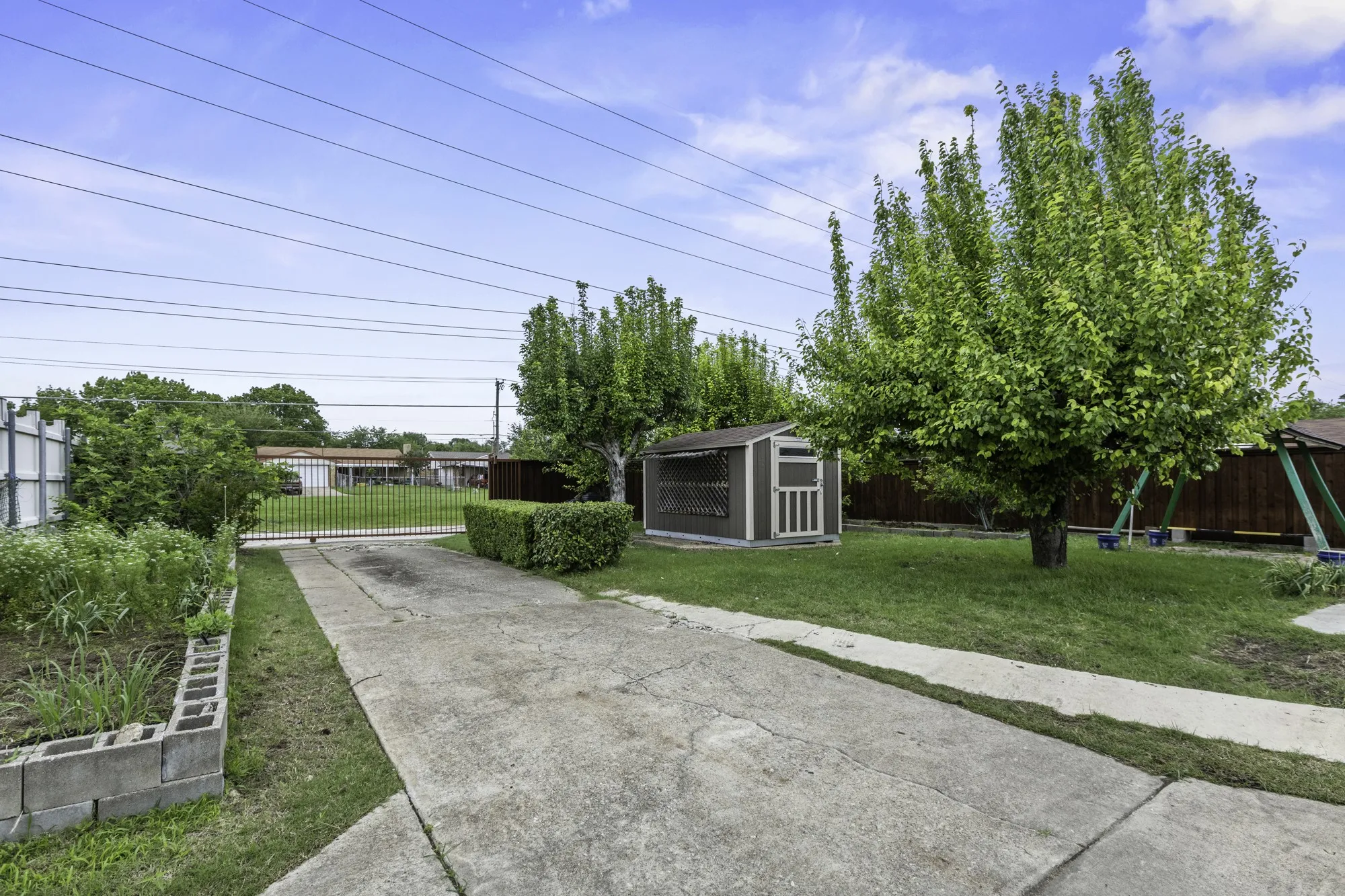 Single Family Residence For Sale in Dallas County , 413 Hardwood Trail, Mesquite, Texas 75150, 4 Bedroom, 2 Bathroom, Garage spaces, 3,364 Sqft, built in 1979, mls#21356105, Real Estate Agent in Mesquite, Homes For Sale in Dallas county, Homes For Sale in Mesquite, Realtor in Mesquite Texas, Real Estate Brokerage Independent Realty Texas, Luminita Cordes Realtor