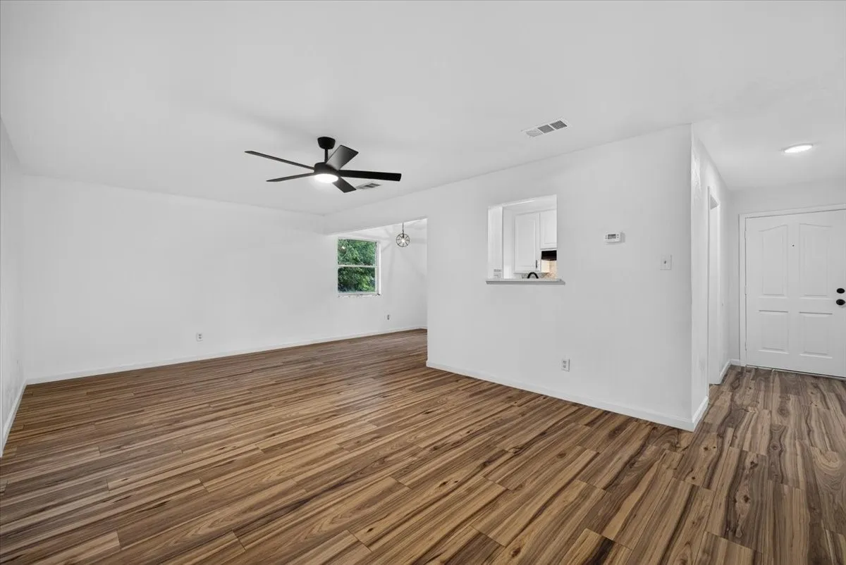 Single Family Residence For Sale in Tarrant County , 5205 Cloyce Court, North Richland Hills, Texas 76180, 3 Bedroom, 2 Bathroom, 2 Garage spaces, 1,268 Sqft, built in 1967, mls#21356132, Real Estate Agent in North Richland Hills, Homes For Sale in Tarrant county, Homes For Sale in North Richland Hills, Realtor in North Richland Hills Texas, Real Estate Brokerage Independent Realty Texas, Luminita Cordes Realtor