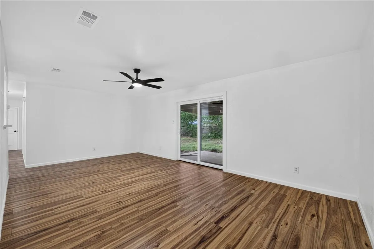 Single Family Residence For Sale in Tarrant County , 5205 Cloyce Court, North Richland Hills, Texas 76180, 3 Bedroom, 2 Bathroom, 2 Garage spaces, 1,268 Sqft, built in 1967, mls#21356132, Real Estate Agent in North Richland Hills, Homes For Sale in Tarrant county, Homes For Sale in North Richland Hills, Realtor in North Richland Hills Texas, Real Estate Brokerage Independent Realty Texas, Luminita Cordes Realtor