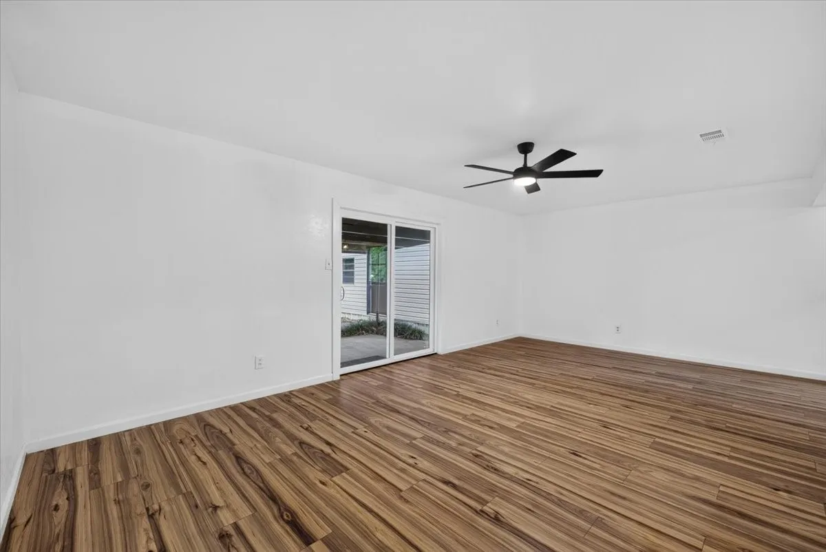 Single Family Residence For Sale in Tarrant County , 5205 Cloyce Court, North Richland Hills, Texas 76180, 3 Bedroom, 2 Bathroom, 2 Garage spaces, 1,268 Sqft, built in 1967, mls#21356132, Real Estate Agent in North Richland Hills, Homes For Sale in Tarrant county, Homes For Sale in North Richland Hills, Realtor in North Richland Hills Texas, Real Estate Brokerage Independent Realty Texas, Luminita Cordes Realtor