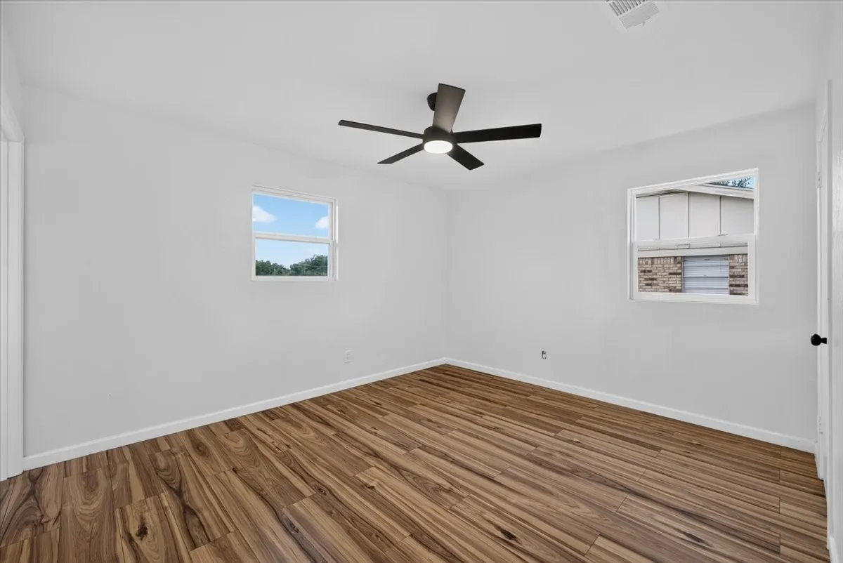 Single Family Residence For Sale in Tarrant County , 5205 Cloyce Court, North Richland Hills, Texas 76180, 3 Bedroom, 2 Bathroom, 2 Garage spaces, 1,268 Sqft, built in 1967, mls#21356132, Real Estate Agent in North Richland Hills, Homes For Sale in Tarrant county, Homes For Sale in North Richland Hills, Realtor in North Richland Hills Texas, Real Estate Brokerage Independent Realty Texas, Luminita Cordes Realtor