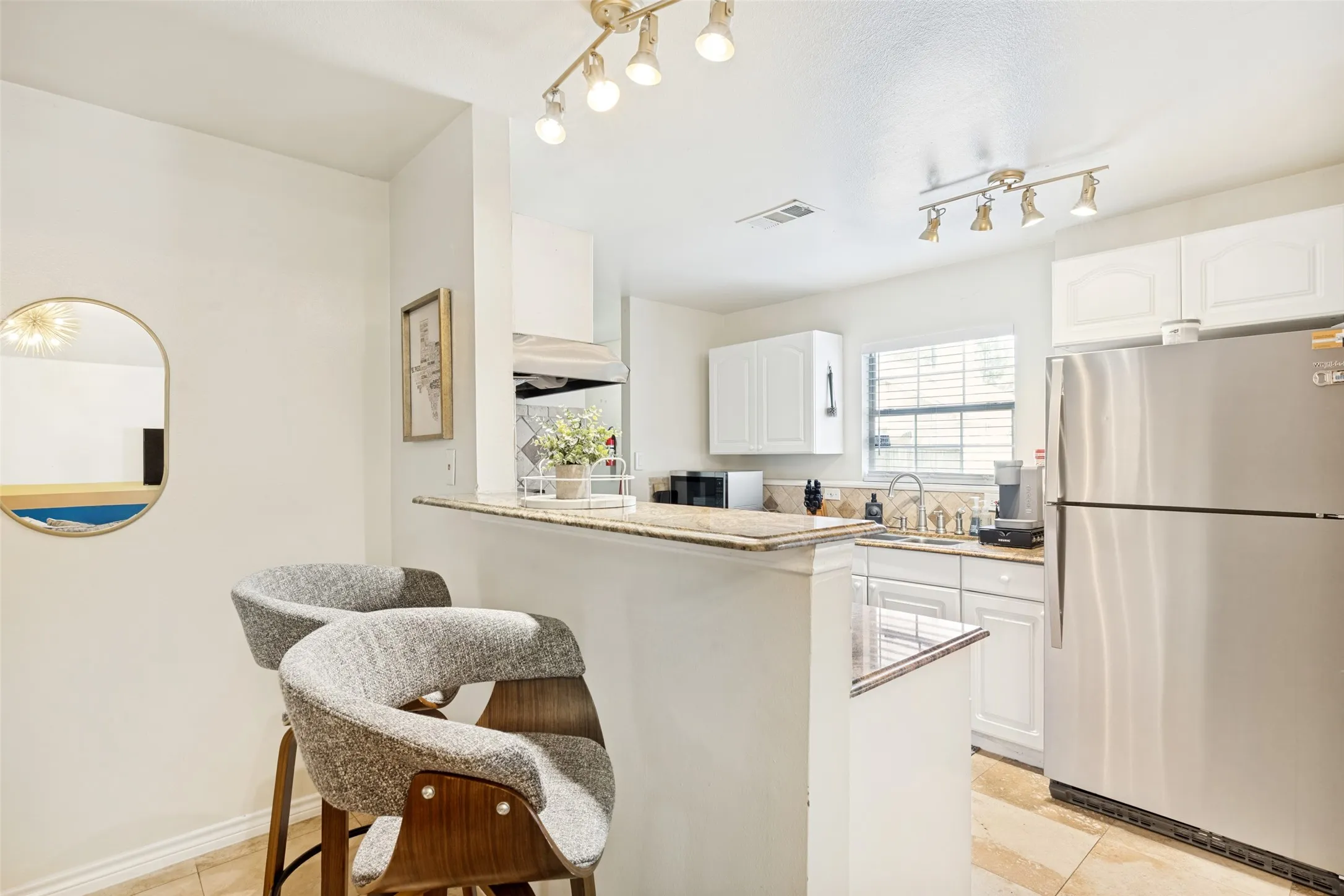 Single Family Residence For Sale in Dallas County , 4315 Munger Avenue, Dallas, Texas 75204, 3 Bedroom, 2 Bathroom, 2 Garage spaces, 1,144 Sqft, built in 1999, mls#21356135, Real Estate Agent in Dallas, Homes For Sale in Dallas county, Homes For Sale in Dallas, Realtor in Dallas Texas, Real Estate Brokerage Independent Realty Texas, Luminita Cordes Realtor