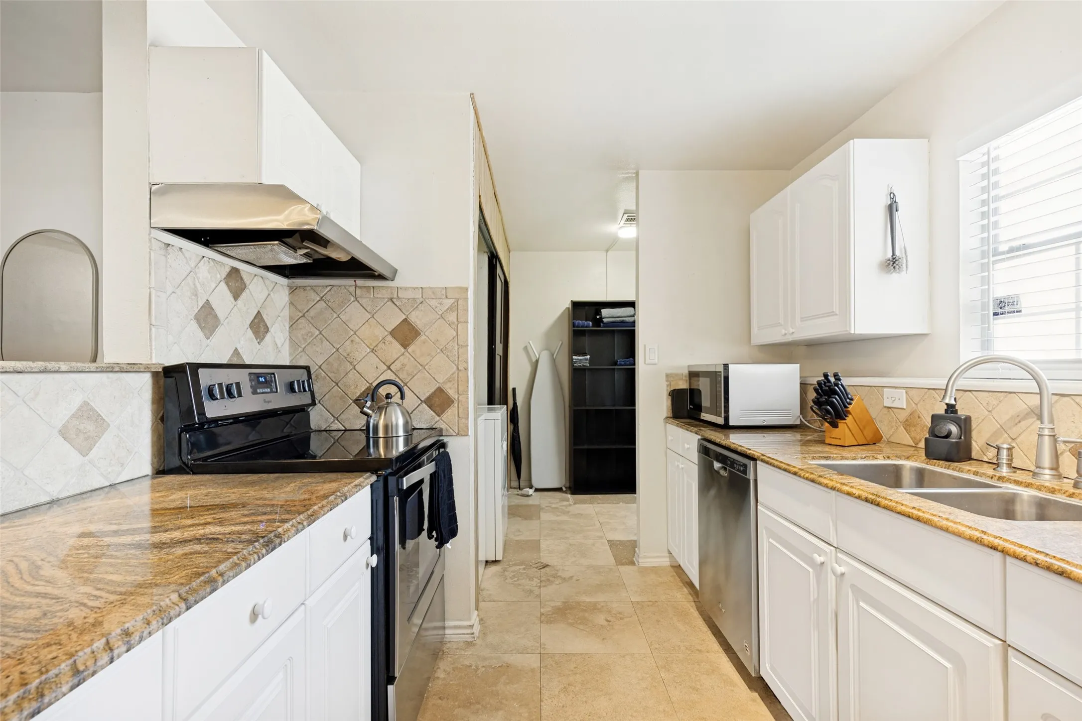 Single Family Residence For Sale in Dallas County , 4315 Munger Avenue, Dallas, Texas 75204, 3 Bedroom, 2 Bathroom, 2 Garage spaces, 1,144 Sqft, built in 1999, mls#21356135, Real Estate Agent in Dallas, Homes For Sale in Dallas county, Homes For Sale in Dallas, Realtor in Dallas Texas, Real Estate Brokerage Independent Realty Texas, Luminita Cordes Realtor