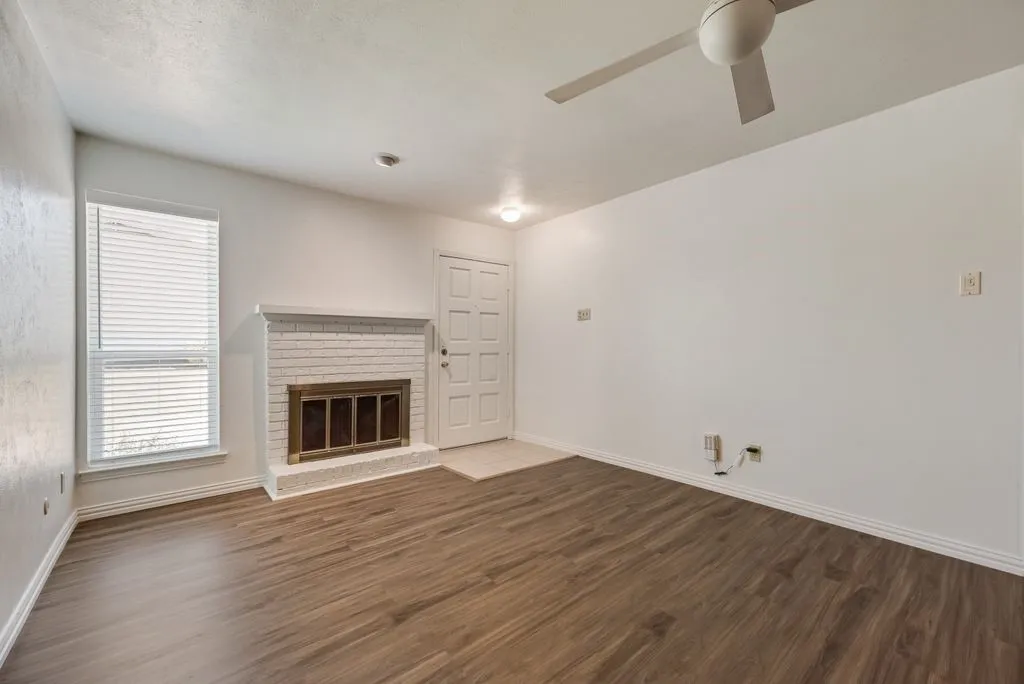 Townhouse For Sale in Dallas County , 1508 Britainway Lane, Dallas, Texas 75228, 2 Bedroom, 2 Bathroom, 2 Garage spaces, 1,061 Sqft, built in 1973, mls#21344914, Real Estate Agent in Dallas, Homes For Sale in Dallas county, Homes For Sale in Dallas, Realtor in Dallas Texas, Real Estate Brokerage Independent Realty Texas, Luminita Cordes Realtor