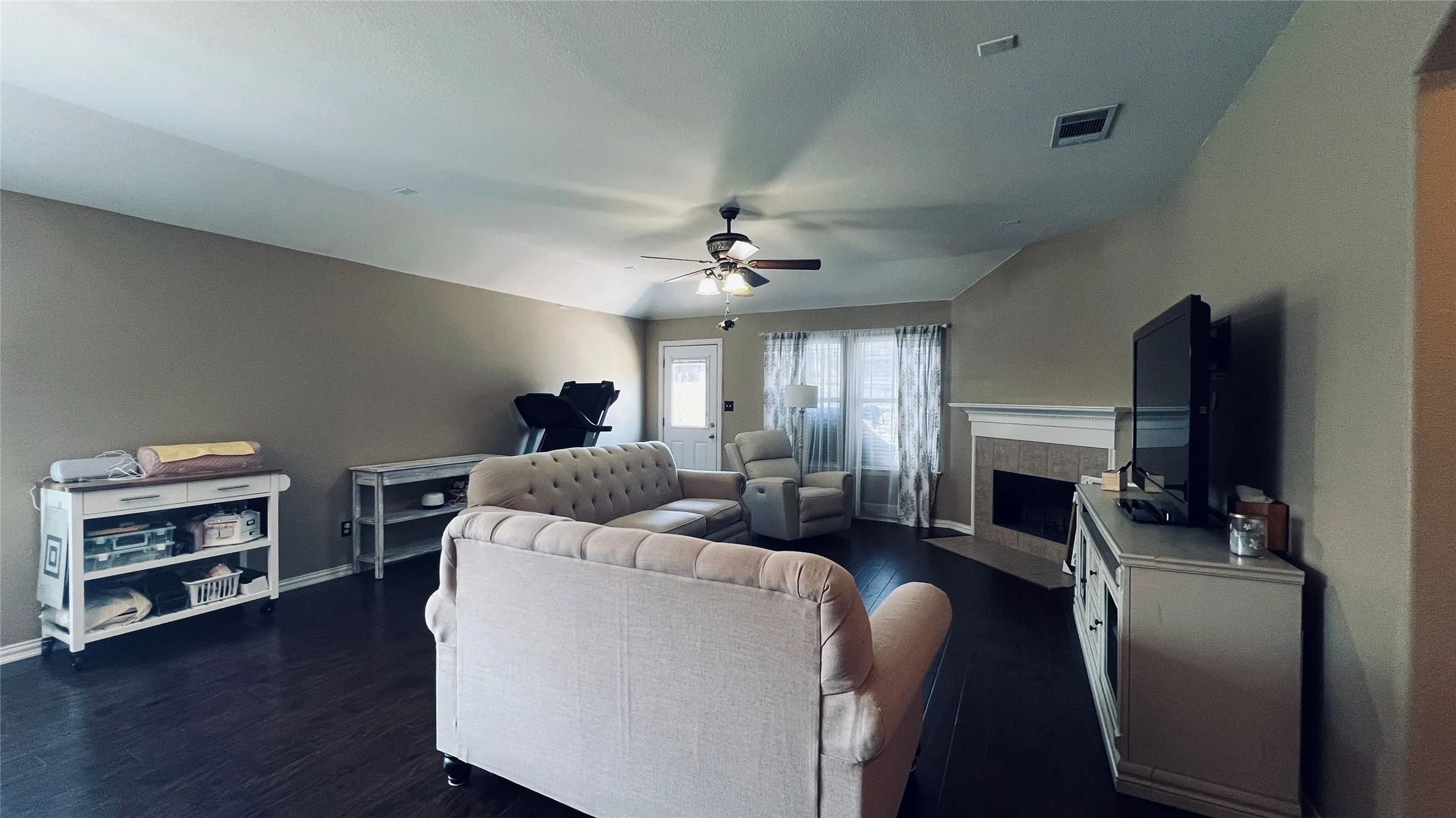 Single Family Residence For Rent in Collin County , 4405 Willow Wood Road, Melissa, Texas 75454, 3 Bedroom, 2 Bathroom, 2 Garage spaces, 1,801 Sqft, built in 2008, mls#21354776, Real Estate Agent in Melissa, Homes For Rent in Collin county, Homes For Rent in Melissa, Realtor in Melissa Texas, Real Estate Brokerage Independent Realty Texas, Luminita Cordes Realtor