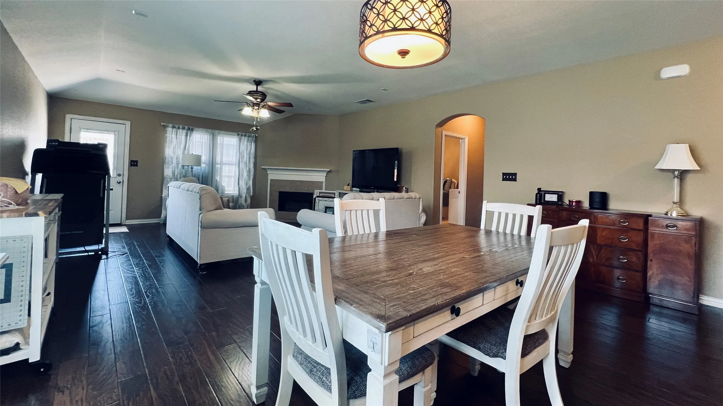 Single Family Residence For Rent in Collin County , 4405 Willow Wood Road, Melissa, Texas 75454, 3 Bedroom, 2 Bathroom, 2 Garage spaces, 1,801 Sqft, built in 2008, mls#21354776, Real Estate Agent in Melissa, Homes For Rent in Collin county, Homes For Rent in Melissa, Realtor in Melissa Texas, Real Estate Brokerage Independent Realty Texas, Luminita Cordes Realtor