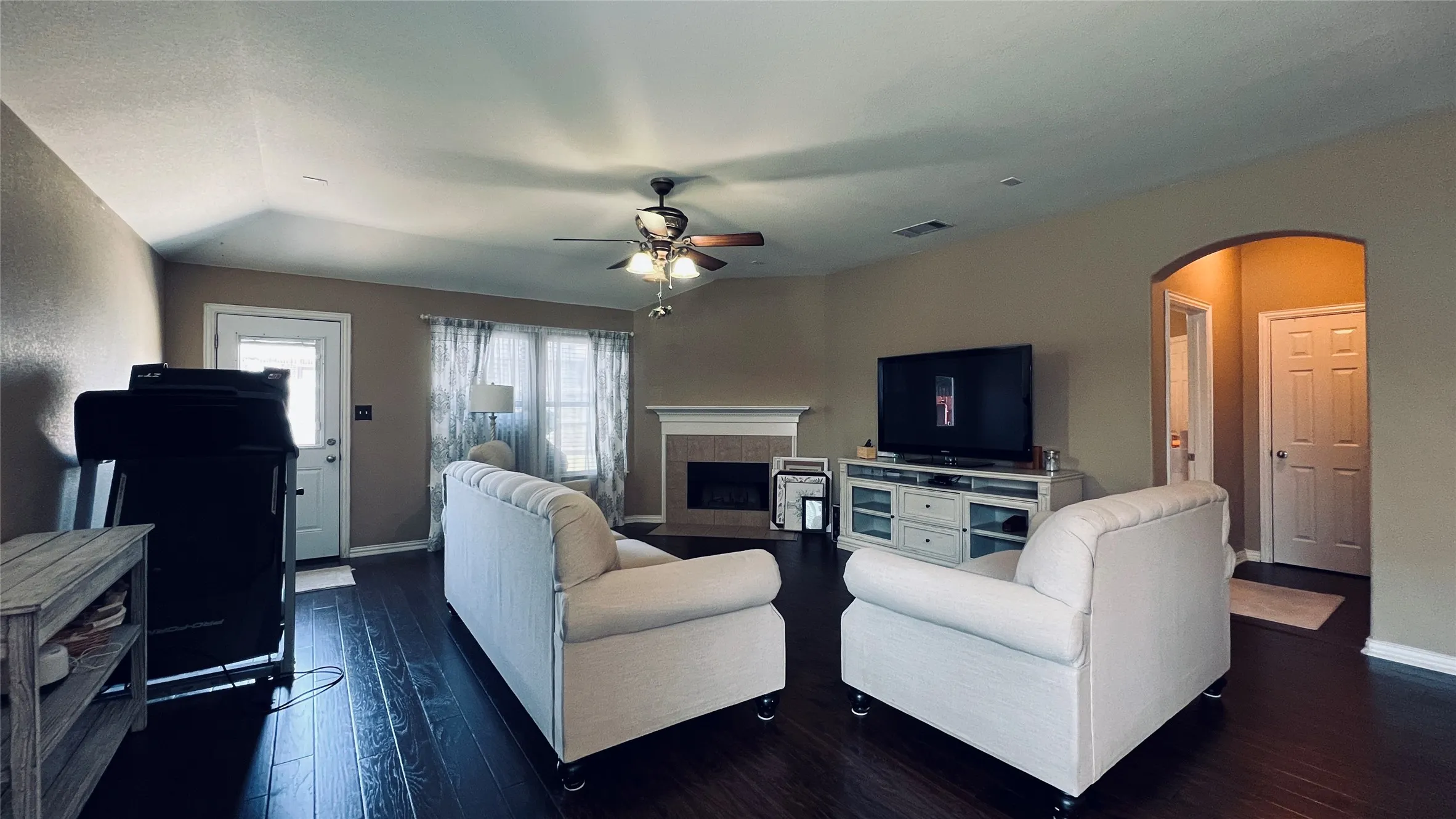 Single Family Residence For Rent in Collin County , 4405 Willow Wood Road, Melissa, Texas 75454, 3 Bedroom, 2 Bathroom, 2 Garage spaces, 1,801 Sqft, built in 2008, mls#21354776, Real Estate Agent in Melissa, Homes For Rent in Collin county, Homes For Rent in Melissa, Realtor in Melissa Texas, Real Estate Brokerage Independent Realty Texas, Luminita Cordes Realtor