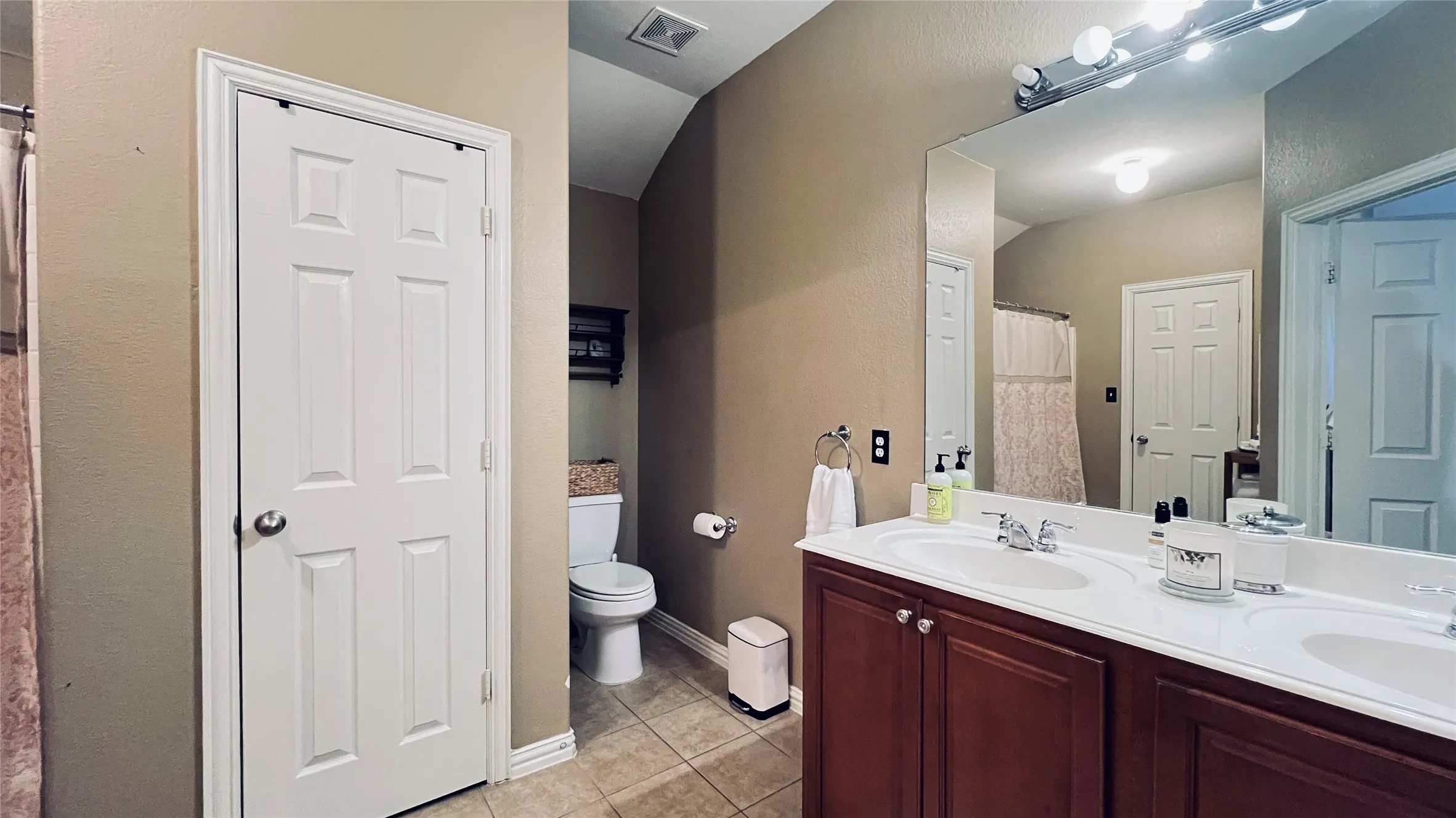 Single Family Residence For Rent in Collin County , 4405 Willow Wood Road, Melissa, Texas 75454, 3 Bedroom, 2 Bathroom, 2 Garage spaces, 1,801 Sqft, built in 2008, mls#21354776, Real Estate Agent in Melissa, Homes For Rent in Collin county, Homes For Rent in Melissa, Realtor in Melissa Texas, Real Estate Brokerage Independent Realty Texas, Luminita Cordes Realtor