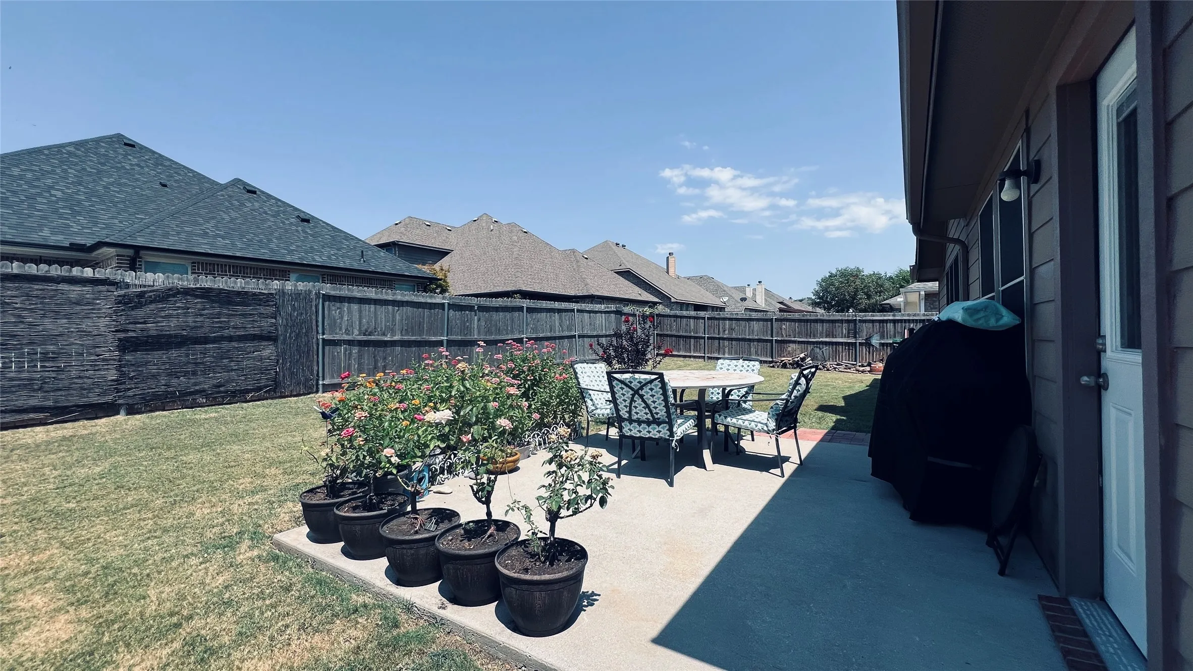 Single Family Residence For Rent in Collin County , 4405 Willow Wood Road, Melissa, Texas 75454, 3 Bedroom, 2 Bathroom, 2 Garage spaces, 1,801 Sqft, built in 2008, mls#21354776, Real Estate Agent in Melissa, Homes For Rent in Collin county, Homes For Rent in Melissa, Realtor in Melissa Texas, Real Estate Brokerage Independent Realty Texas, Luminita Cordes Realtor
