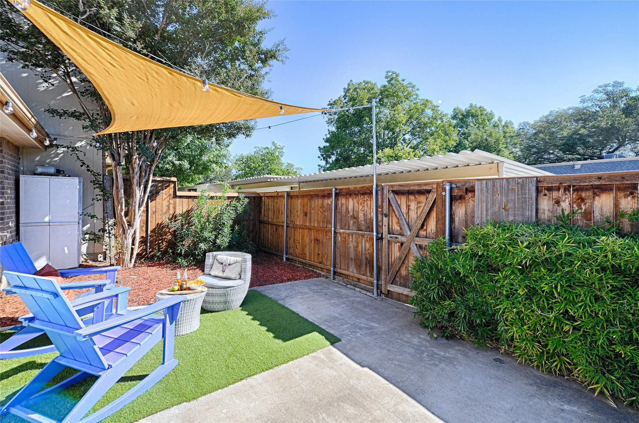 Townhouse For Rent in Dallas County , 13852 Brookgreen Drive, Dallas, Texas 75240, 2 Bedroom, 2 Bathroom, Garage spaces, 1,040 Sqft, built in 1969, Price $3,000, mls#21355696, Real Estate Agent in Dallas, Homes For Rent in Dallas county, Homes For Rent in Dallas, Realtor in Dallas Texas, Real Estate Brokerage Independent Realty Texas, Luminita Cordes Realtor