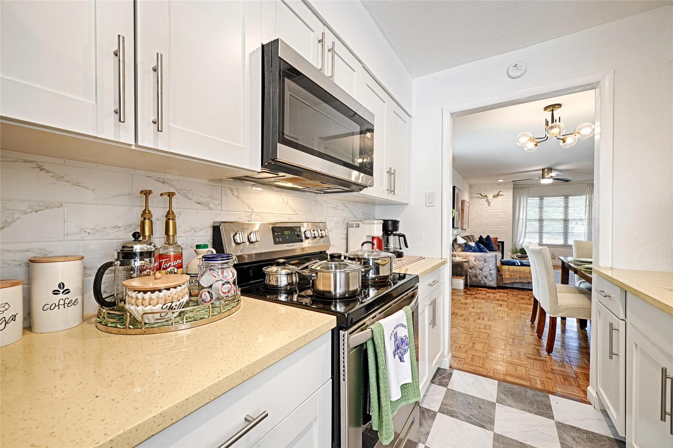 Townhouse For Rent in Dallas County , 13852 Brookgreen Drive, Dallas, Texas 75240, 2 Bedroom, 2 Bathroom, Garage spaces, 1,040 Sqft, built in 1969, Price $3,000, mls#21355696, Real Estate Agent in Dallas, Homes For Rent in Dallas county, Homes For Rent in Dallas, Realtor in Dallas Texas, Real Estate Brokerage Independent Realty Texas, Luminita Cordes Realtor