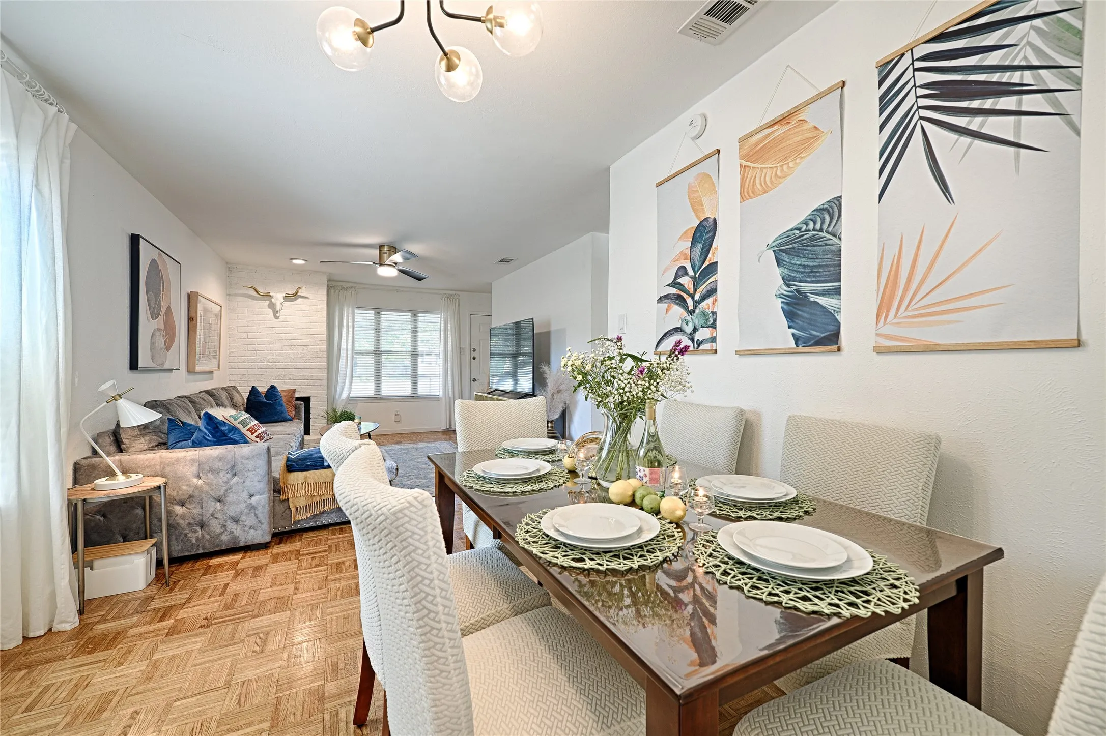 Townhouse For Rent in Dallas County , 13852 Brookgreen Drive, Dallas, Texas 75240, 2 Bedroom, 2 Bathroom, Garage spaces, 1,040 Sqft, built in 1969, Price $3,000, mls#21355696, Real Estate Agent in Dallas, Homes For Rent in Dallas county, Homes For Rent in Dallas, Realtor in Dallas Texas, Real Estate Brokerage Independent Realty Texas, Luminita Cordes Realtor