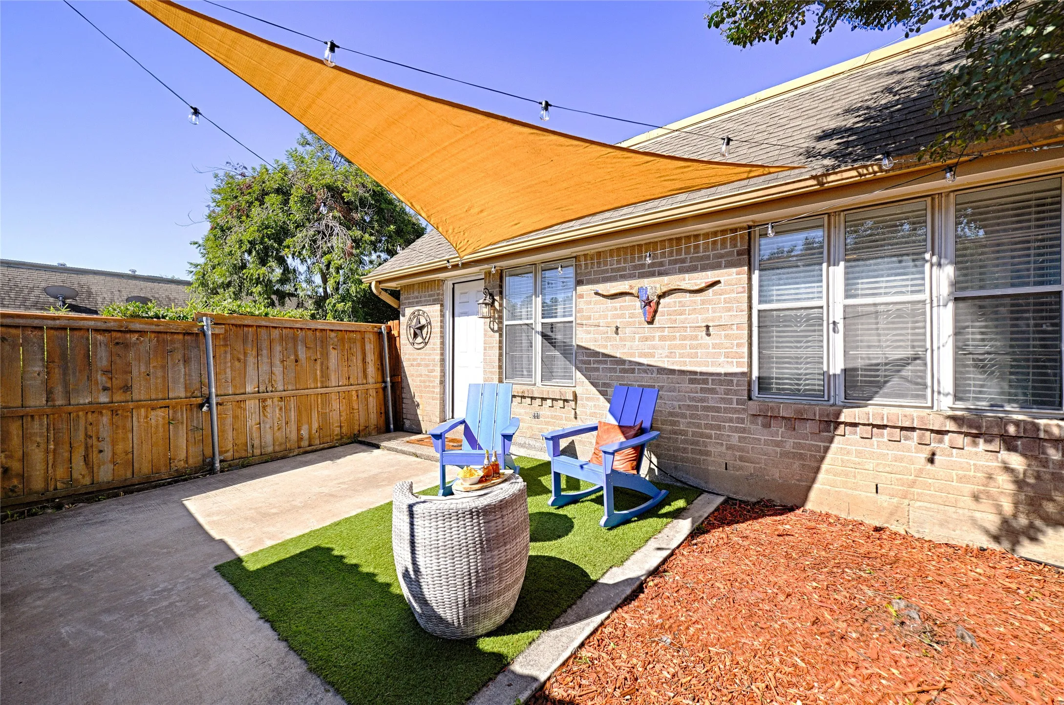 Townhouse For Rent in Dallas County , 13852 Brookgreen Drive, Dallas, Texas 75240, 2 Bedroom, 2 Bathroom, Garage spaces, 1,040 Sqft, built in 1969, Price $3,000, mls#21355696, Real Estate Agent in Dallas, Homes For Rent in Dallas county, Homes For Rent in Dallas, Realtor in Dallas Texas, Real Estate Brokerage Independent Realty Texas, Luminita Cordes Realtor