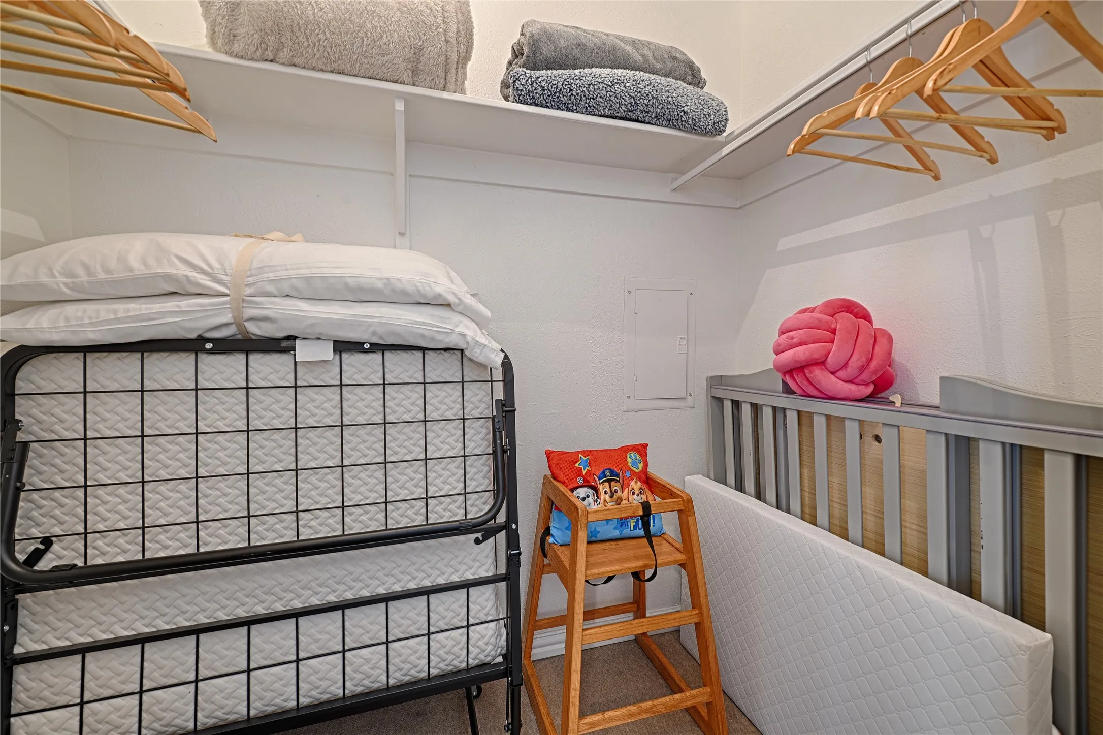 Townhouse For Rent in Dallas County , 13852 Brookgreen Drive, Dallas, Texas 75240, 2 Bedroom, 2 Bathroom, Garage spaces, 1,040 Sqft, built in 1969, Price $3,000, mls#21355696, Real Estate Agent in Dallas, Homes For Rent in Dallas county, Homes For Rent in Dallas, Realtor in Dallas Texas, Real Estate Brokerage Independent Realty Texas, Luminita Cordes Realtor