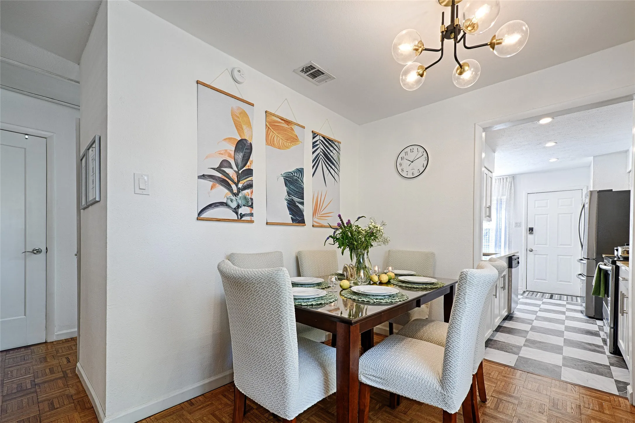 Townhouse For Rent in Dallas County , 13852 Brookgreen Drive, Dallas, Texas 75240, 2 Bedroom, 2 Bathroom, Garage spaces, 1,040 Sqft, built in 1969, Price $3,000, mls#21355696, Real Estate Agent in Dallas, Homes For Rent in Dallas county, Homes For Rent in Dallas, Realtor in Dallas Texas, Real Estate Brokerage Independent Realty Texas, Luminita Cordes Realtor
