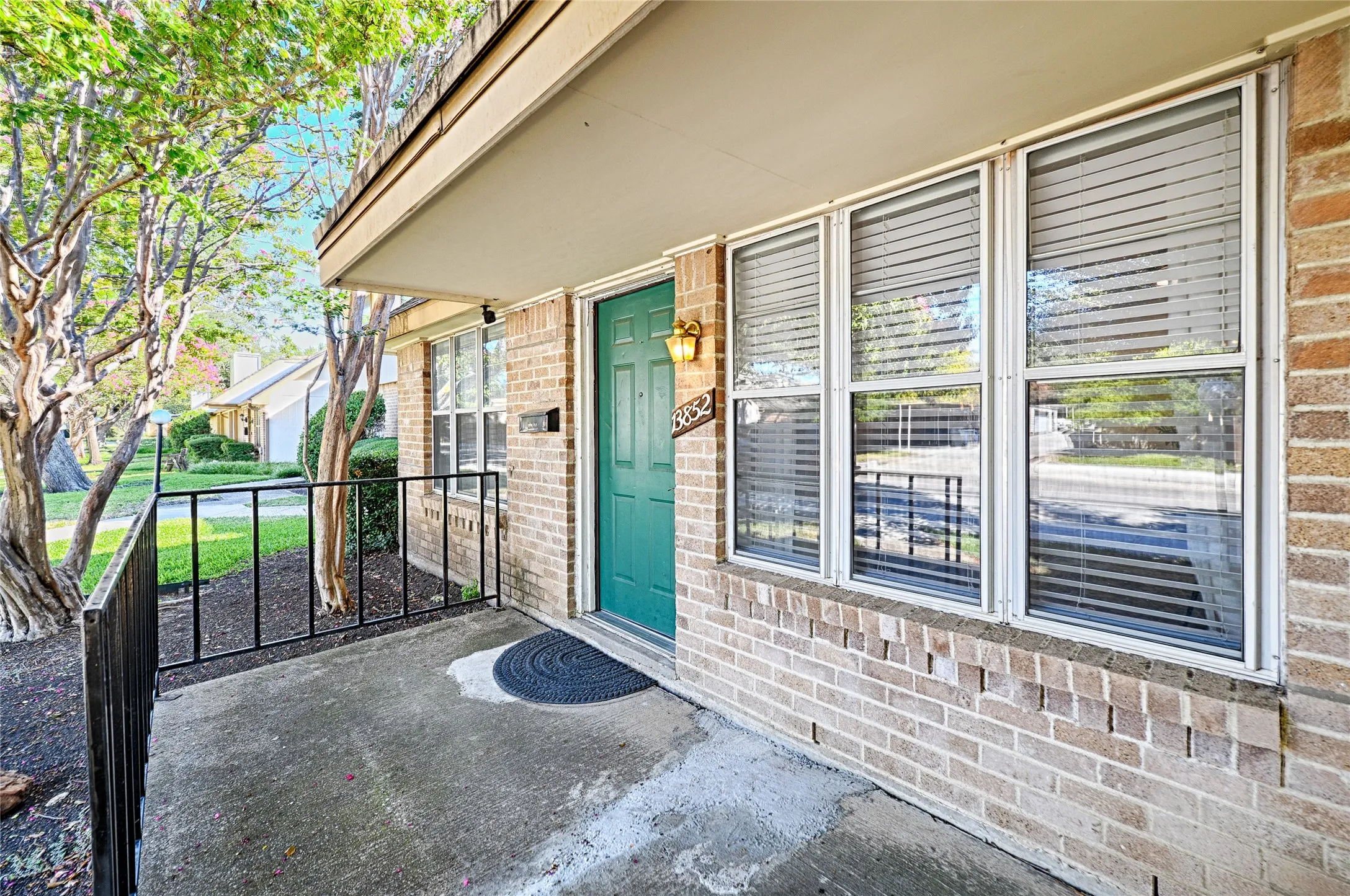 Townhouse For Rent in Dallas County , 13852 Brookgreen Drive, Dallas, Texas 75240, 2 Bedroom, 2 Bathroom, Garage spaces, 1,040 Sqft, built in 1969, Price $3,000, mls#21355696, Real Estate Agent in Dallas, Homes For Rent in Dallas county, Homes For Rent in Dallas, Realtor in Dallas Texas, Real Estate Brokerage Independent Realty Texas, Luminita Cordes Realtor