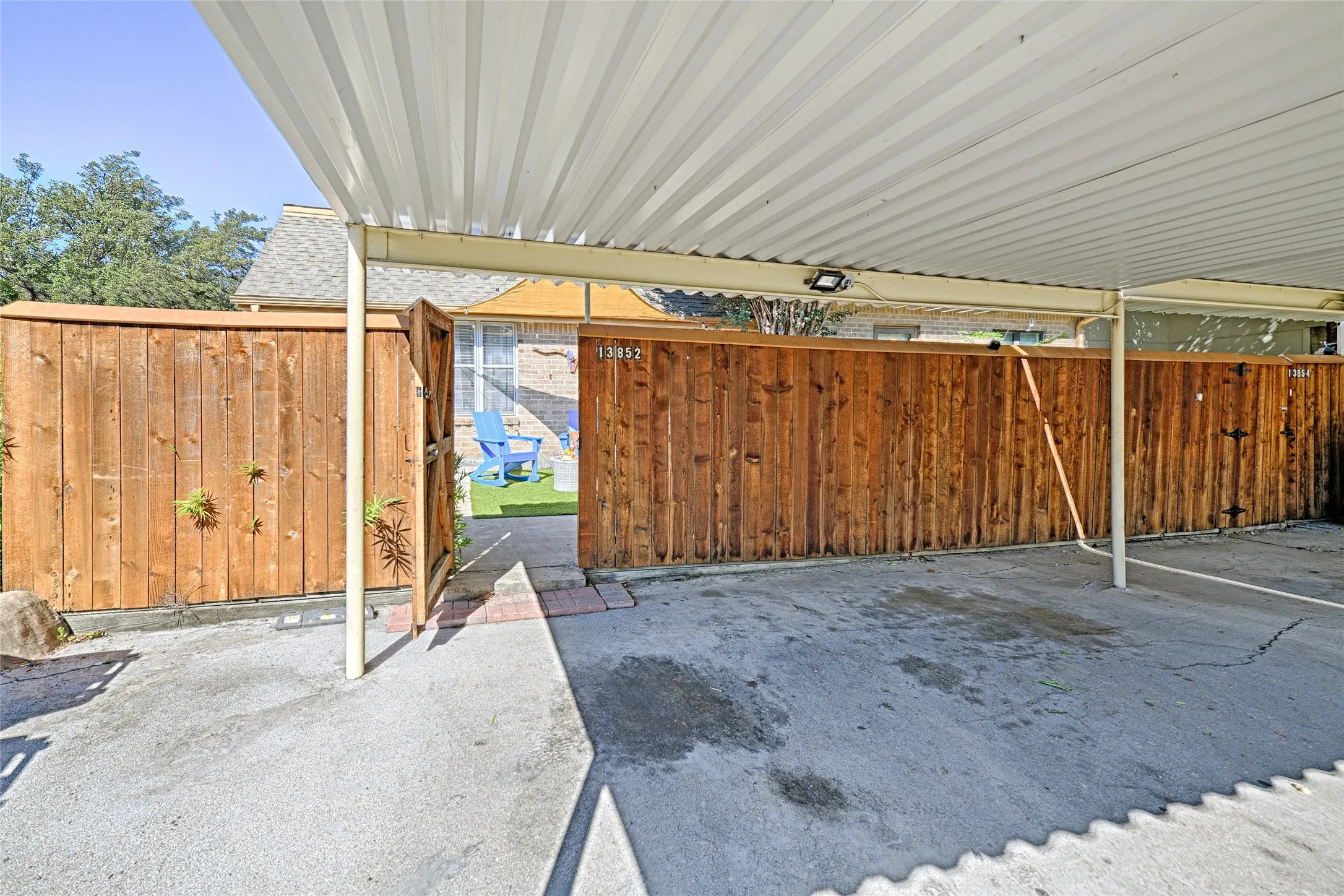 Townhouse For Rent in Dallas County , 13852 Brookgreen Drive, Dallas, Texas 75240, 2 Bedroom, 2 Bathroom, Garage spaces, 1,040 Sqft, built in 1969, Price $3,000, mls#21355696, Real Estate Agent in Dallas, Homes For Rent in Dallas county, Homes For Rent in Dallas, Realtor in Dallas Texas, Real Estate Brokerage Independent Realty Texas, Luminita Cordes Realtor