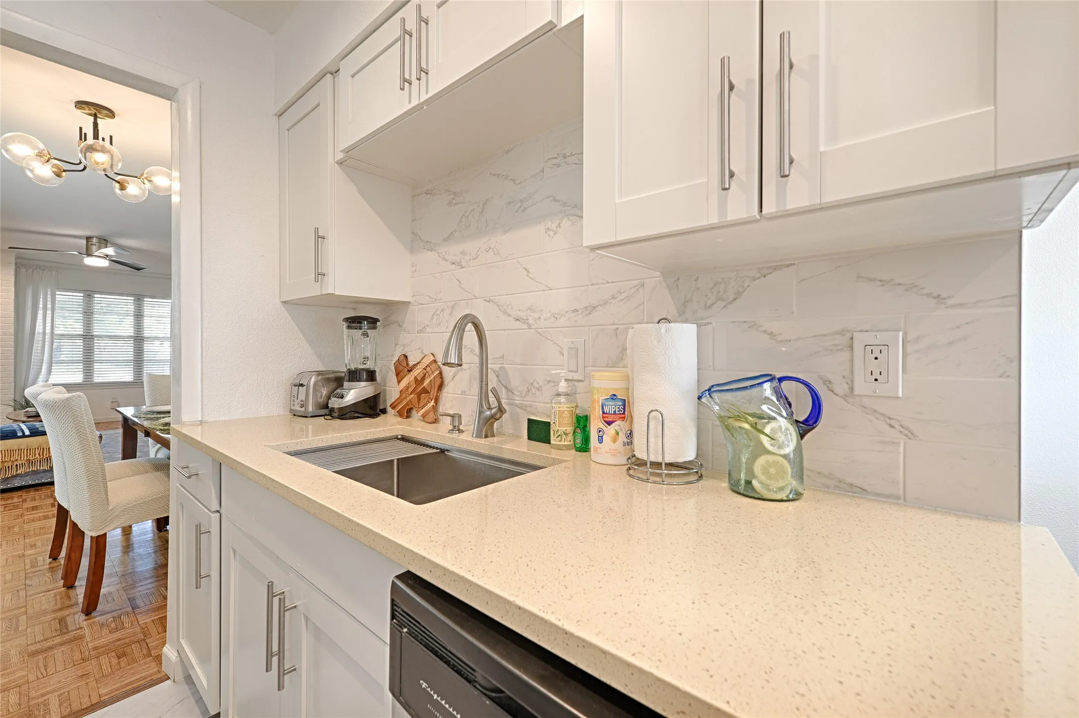 Townhouse For Rent in Dallas County , 13852 Brookgreen Drive, Dallas, Texas 75240, 2 Bedroom, 2 Bathroom, Garage spaces, 1,040 Sqft, built in 1969, Price $3,000, mls#21355696, Real Estate Agent in Dallas, Homes For Rent in Dallas county, Homes For Rent in Dallas, Realtor in Dallas Texas, Real Estate Brokerage Independent Realty Texas, Luminita Cordes Realtor