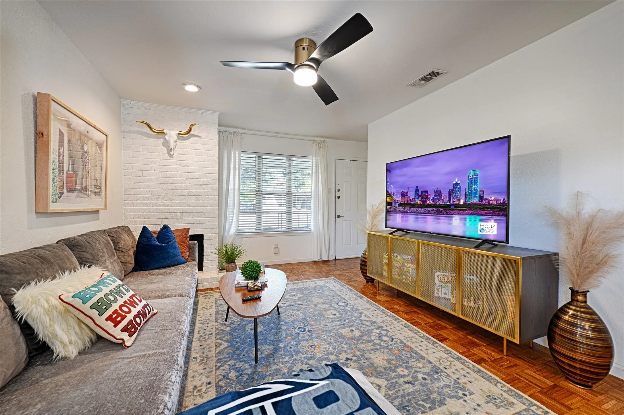 Townhouse For Rent in Dallas County , 13852 Brookgreen Drive, Dallas, Texas 75240, 2 Bedroom, 2 Bathroom, Garage spaces, 1,040 Sqft, built in 1969, Price $3,000, mls#21355696, Real Estate Agent in Dallas, Homes For Rent in Dallas county, Homes For Rent in Dallas, Realtor in Dallas Texas, Real Estate Brokerage Independent Realty Texas, Luminita Cordes Realtor