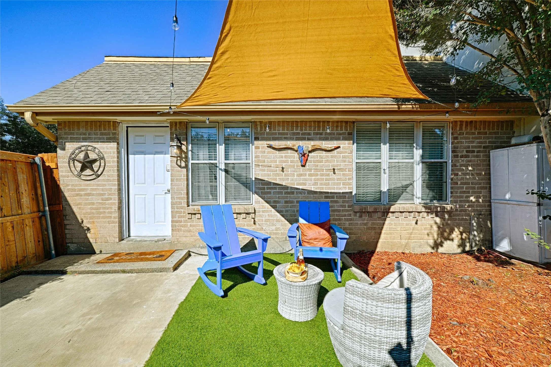 Townhouse For Rent in Dallas County , 13852 Brookgreen Drive, Dallas, Texas 75240, 2 Bedroom, 2 Bathroom, Garage spaces, 1,040 Sqft, built in 1969, Price $3,000, mls#21355696, Real Estate Agent in Dallas, Homes For Rent in Dallas county, Homes For Rent in Dallas, Realtor in Dallas Texas, Real Estate Brokerage Independent Realty Texas, Luminita Cordes Realtor