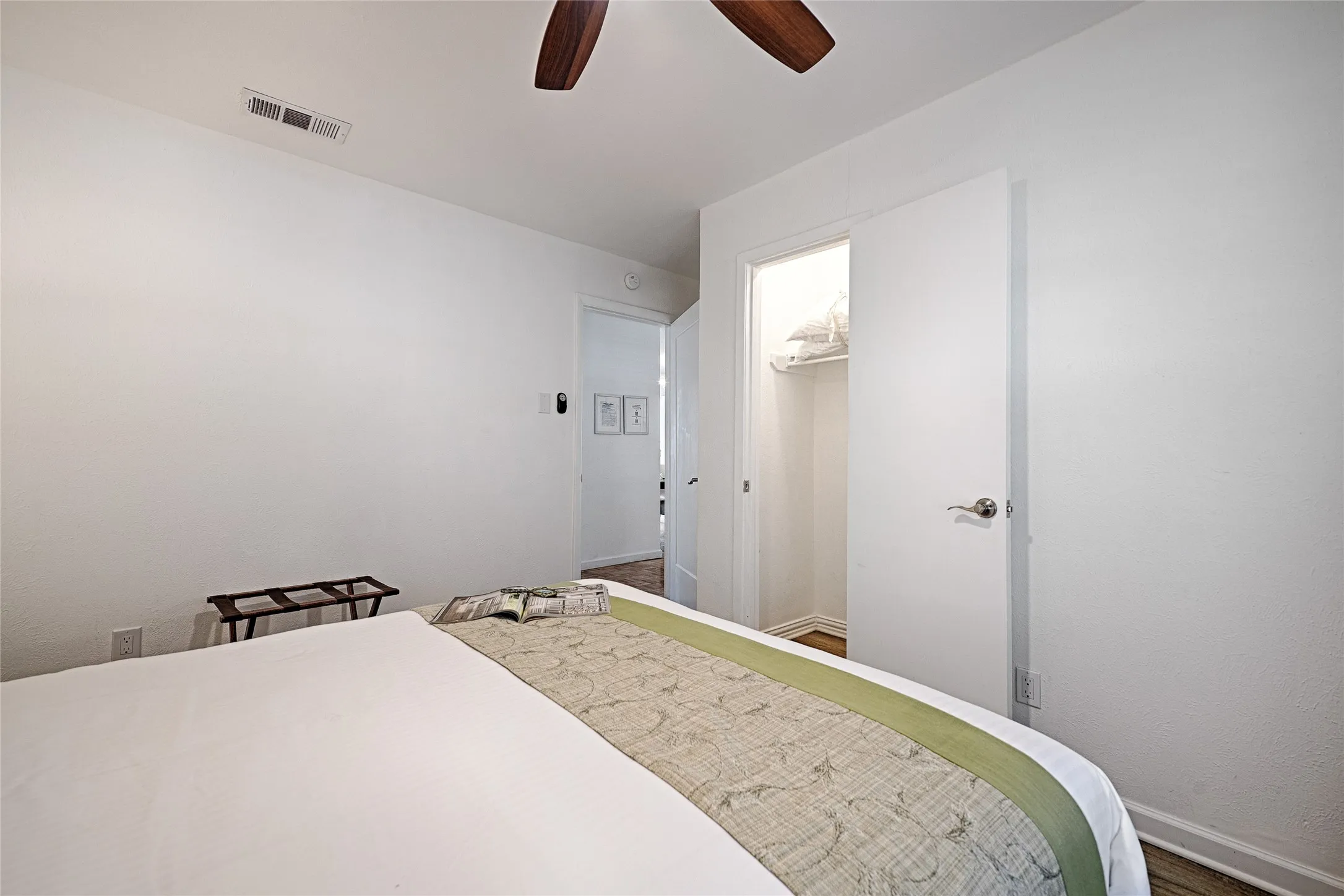 Townhouse For Rent in Dallas County , 13852 Brookgreen Drive, Dallas, Texas 75240, 2 Bedroom, 2 Bathroom, Garage spaces, 1,040 Sqft, built in 1969, Price $3,000, mls#21355696, Real Estate Agent in Dallas, Homes For Rent in Dallas county, Homes For Rent in Dallas, Realtor in Dallas Texas, Real Estate Brokerage Independent Realty Texas, Luminita Cordes Realtor