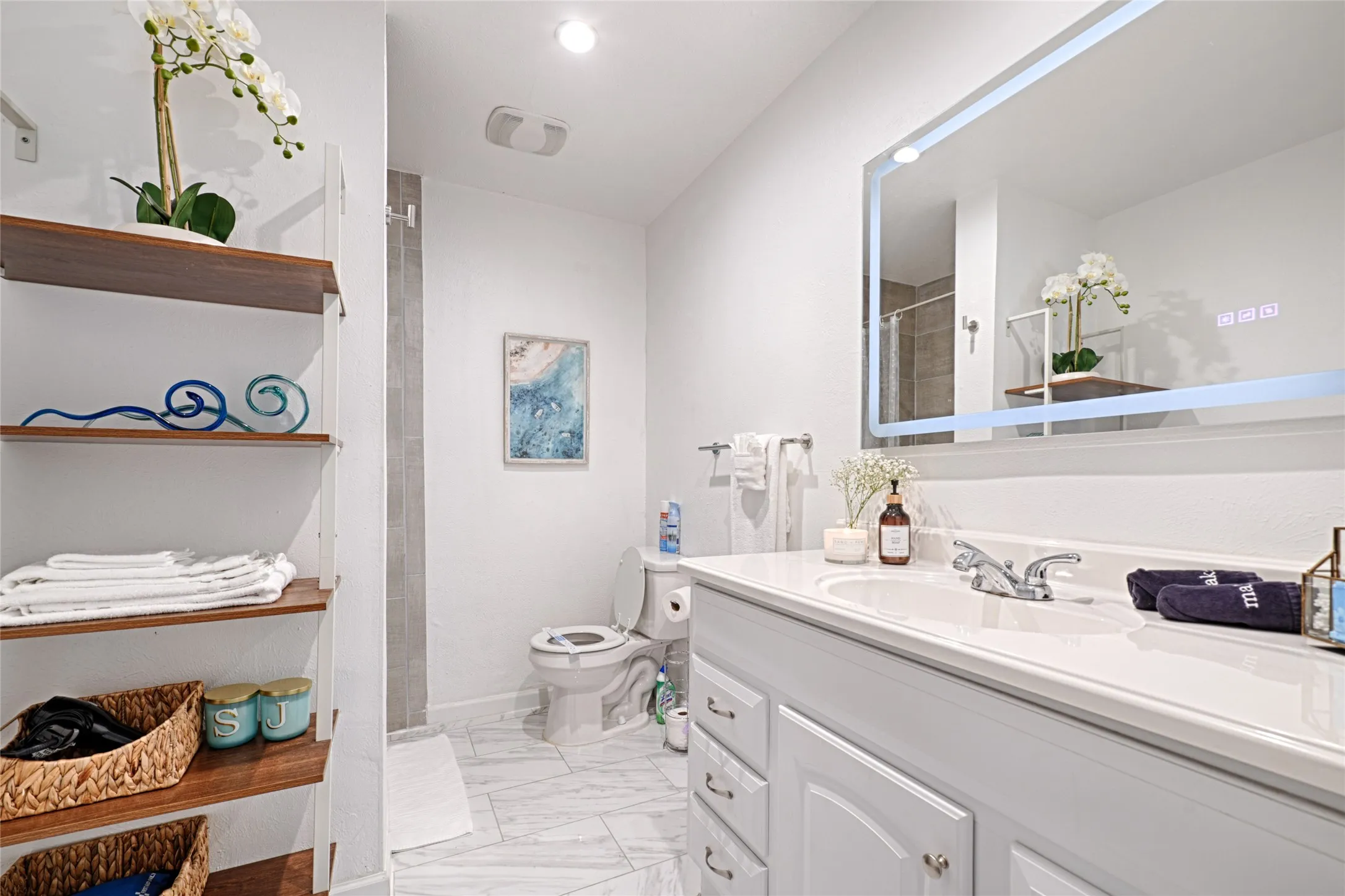 Townhouse For Rent in Dallas County , 13852 Brookgreen Drive, Dallas, Texas 75240, 2 Bedroom, 2 Bathroom, Garage spaces, 1,040 Sqft, built in 1969, Price $3,000, mls#21355696, Real Estate Agent in Dallas, Homes For Rent in Dallas county, Homes For Rent in Dallas, Realtor in Dallas Texas, Real Estate Brokerage Independent Realty Texas, Luminita Cordes Realtor
