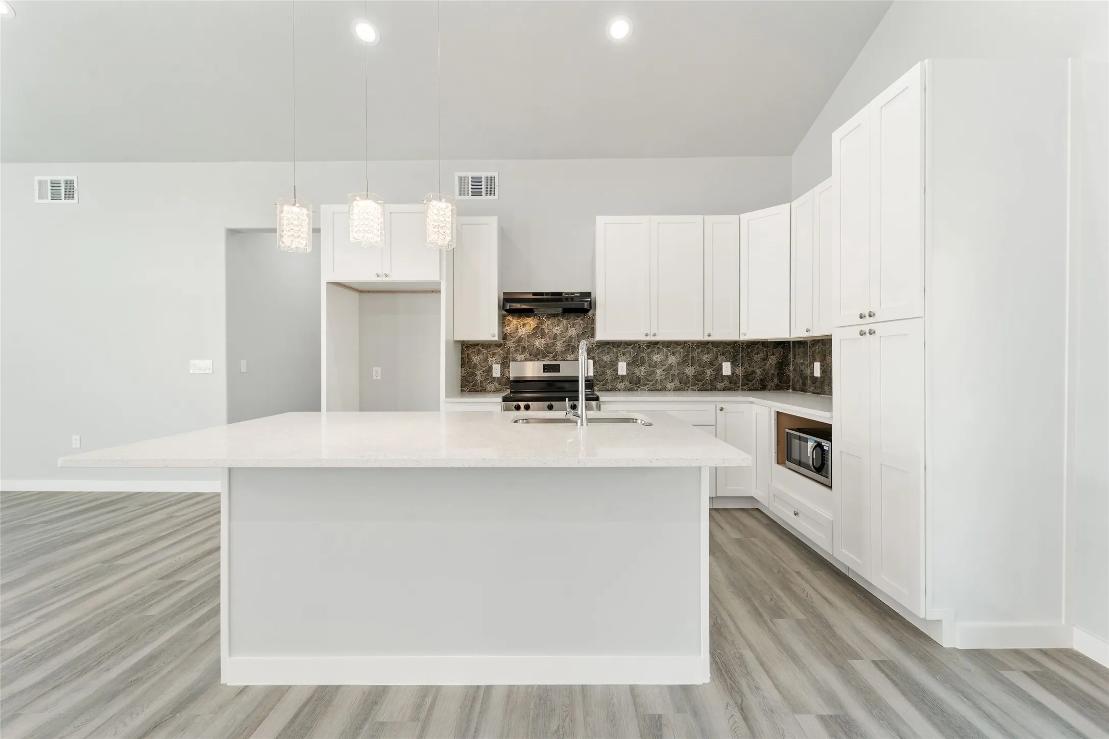 Single Family Residence For Sale in Dallas County , 11915 Carson, Balch Springs, Texas 75180, 3 Bedroom, 2 Bathroom, 2 Garage spaces, 1,593 Sqft, built in 2023, mls#21356149, Real Estate Agent in Balch Springs, Homes For Sale in Dallas county, Homes For Sale in Balch Springs, Realtor in Balch Springs Texas, Real Estate Brokerage Independent Realty Texas, Luminita Cordes Realtor