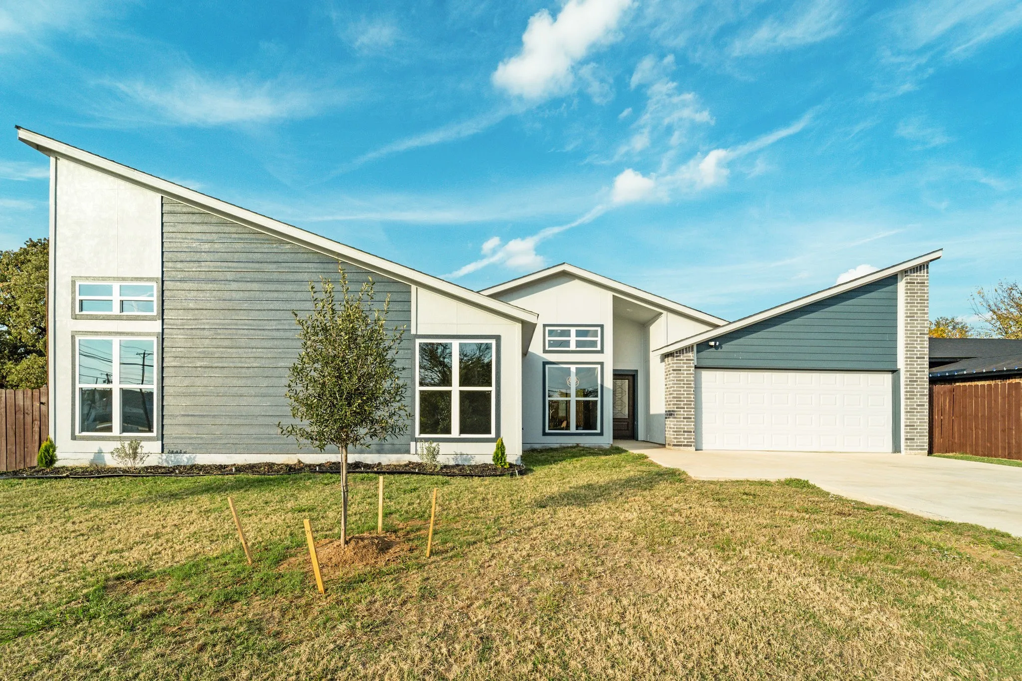 Single Family Residence For Sale in Dallas County , 11915 Carson, Balch Springs, Texas 75180, 3 Bedroom, 2 Bathroom, 2 Garage spaces, 1,593 Sqft, built in 2023, mls#21356149, Real Estate Agent in Balch Springs, Homes For Sale in Dallas county, Homes For Sale in Balch Springs, Realtor in Balch Springs Texas, Real Estate Brokerage Independent Realty Texas, Luminita Cordes Realtor