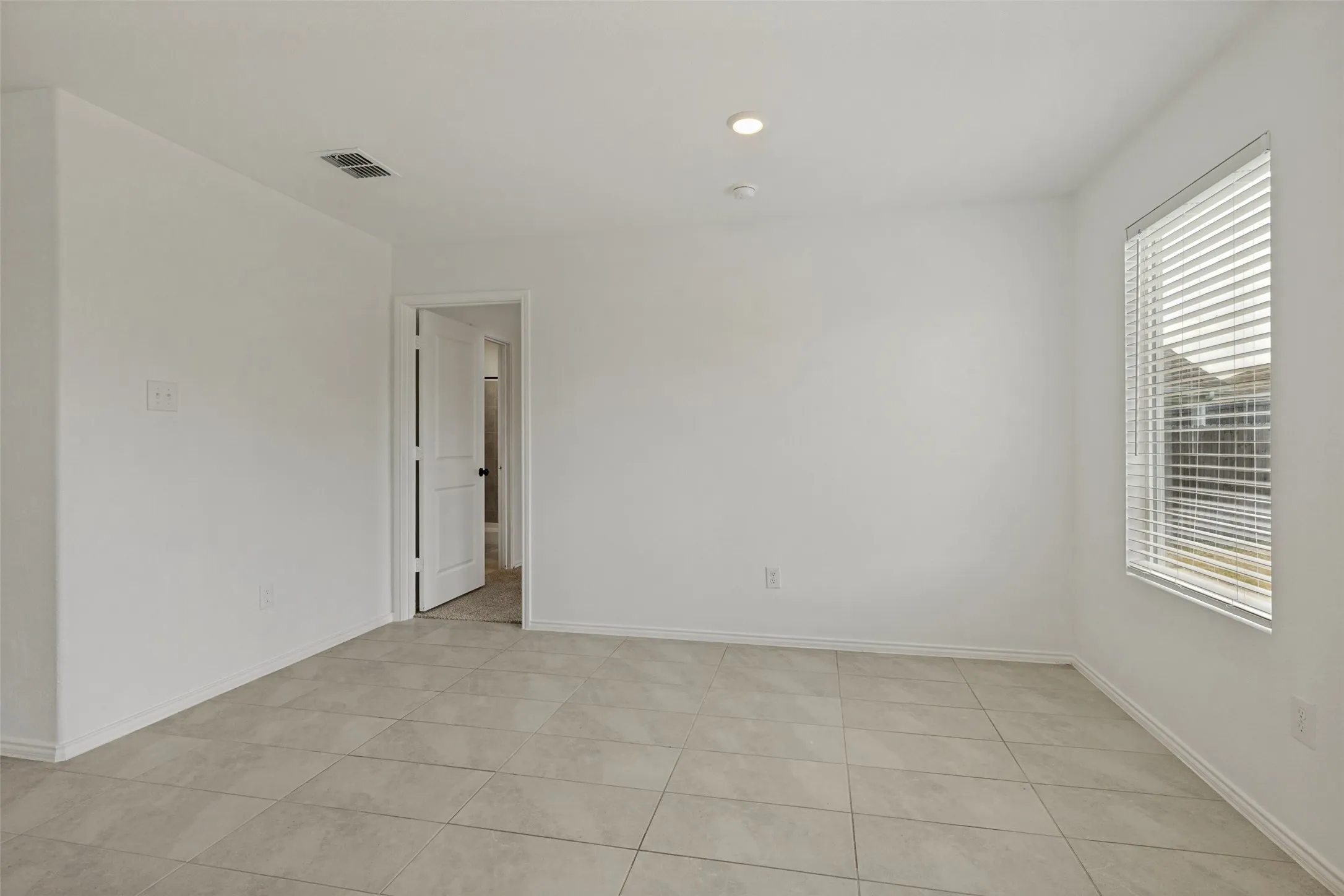 Single Family Residence For Sale in Denton County , 11855 Gabbro Drive, Justin, Texas 76247, 3 Bedroom, 2 Bathroom, 2 Garage spaces, 1,253 Sqft, built in 2023, mls#21356163, Real Estate Agent in Justin, Homes For Sale in Denton county, Homes For Sale in Justin, Realtor in Justin Texas, Real Estate Brokerage Independent Realty Texas, Luminita Cordes Realtor