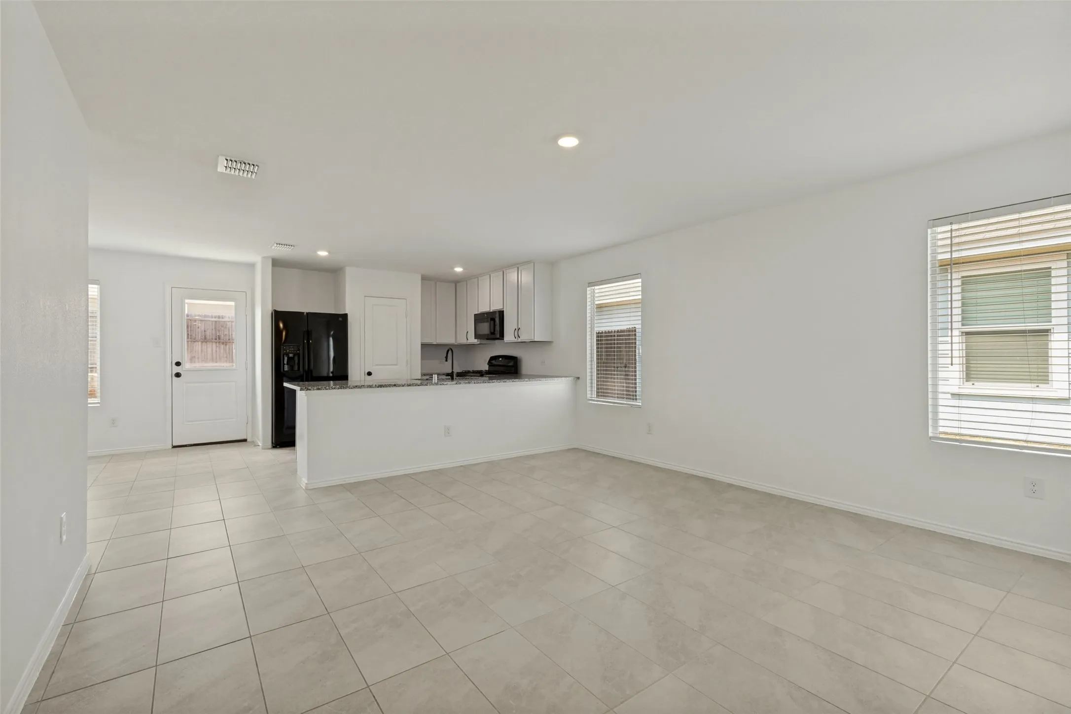 Single Family Residence For Sale in Denton County , 11855 Gabbro Drive, Justin, Texas 76247, 3 Bedroom, 2 Bathroom, 2 Garage spaces, 1,253 Sqft, built in 2023, mls#21356163, Real Estate Agent in Justin, Homes For Sale in Denton county, Homes For Sale in Justin, Realtor in Justin Texas, Real Estate Brokerage Independent Realty Texas, Luminita Cordes Realtor